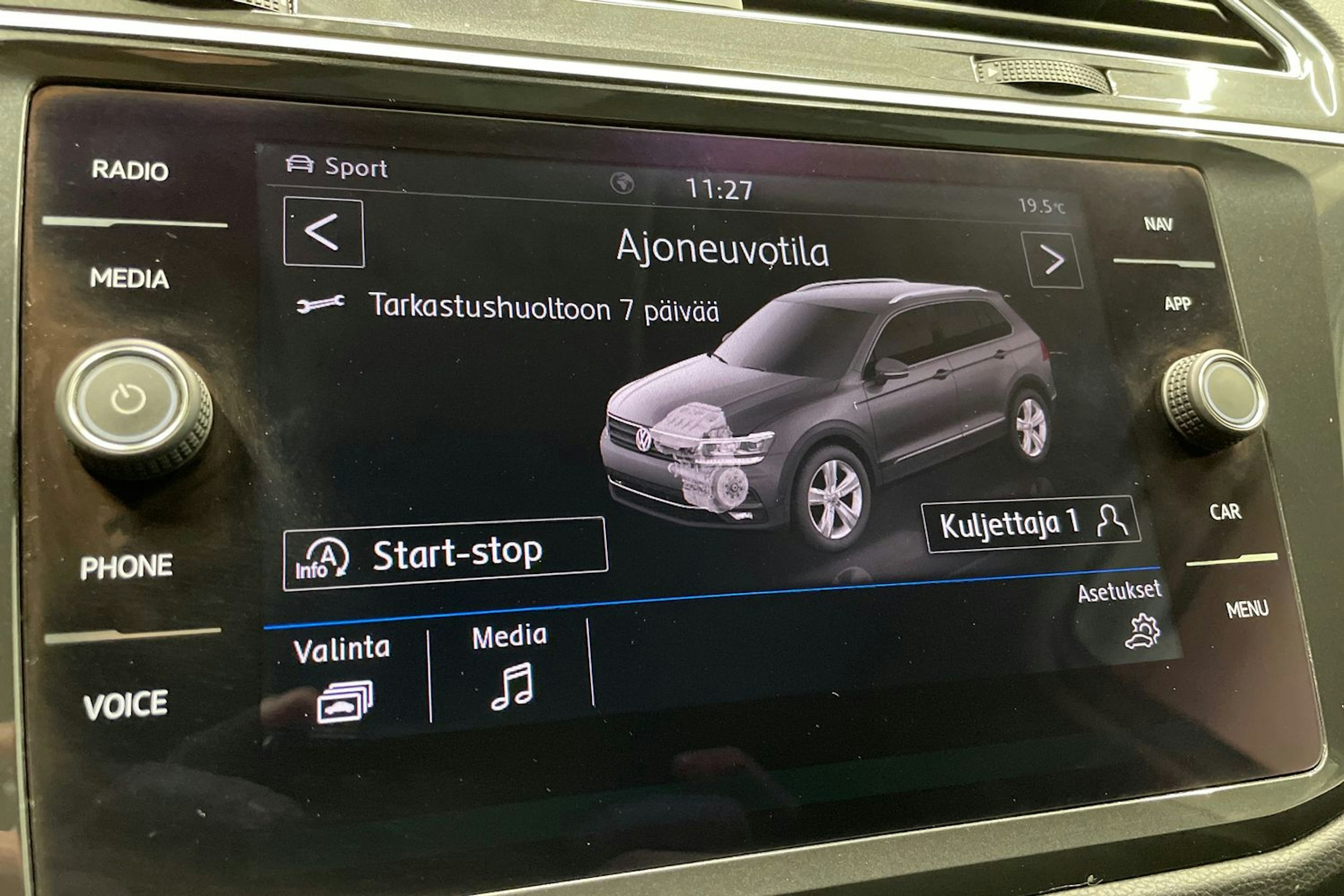 Valkoinen Volkswagen Tiguan 2019 kuva 18.