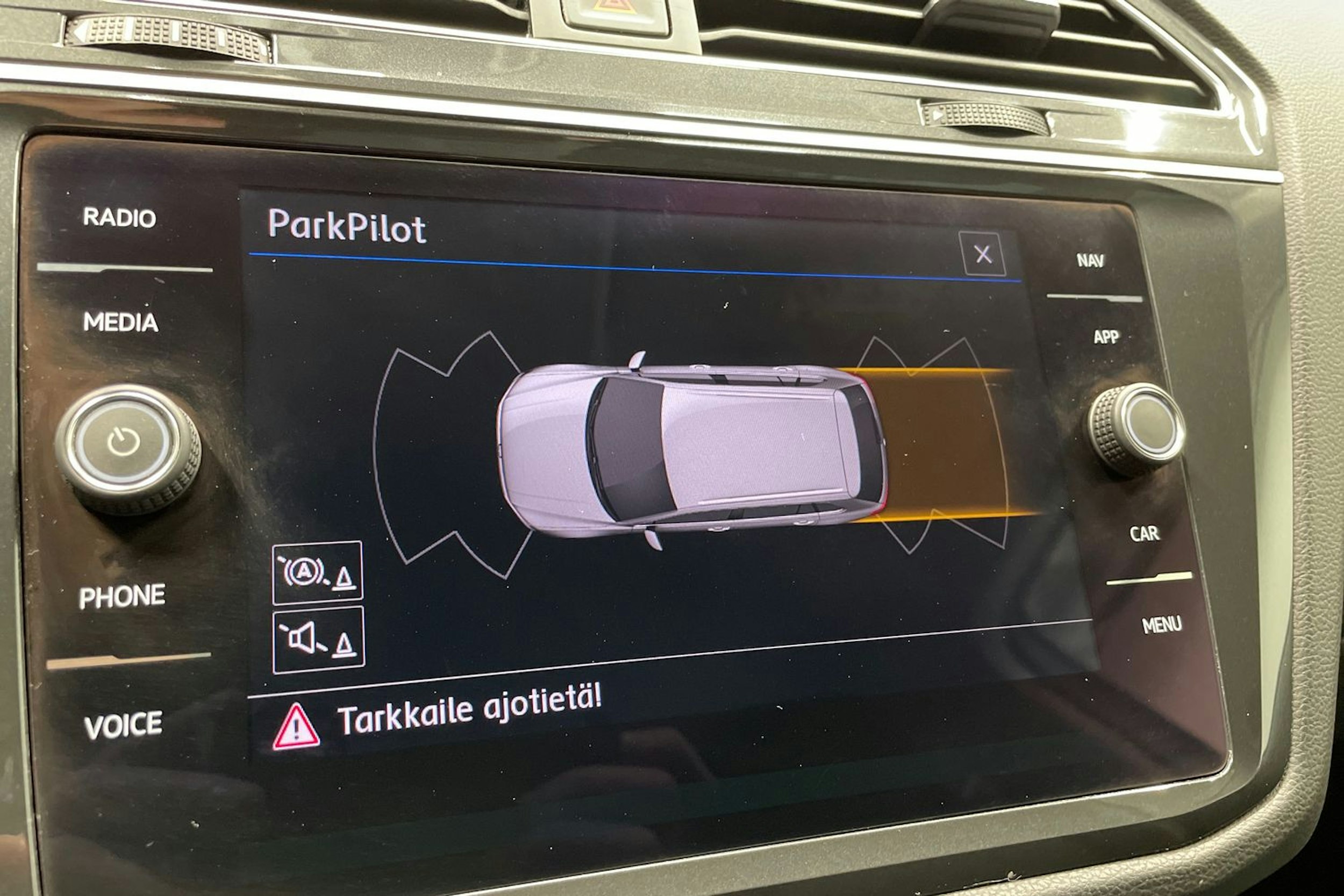 Valkoinen Volkswagen Tiguan 2019 kuva 20.