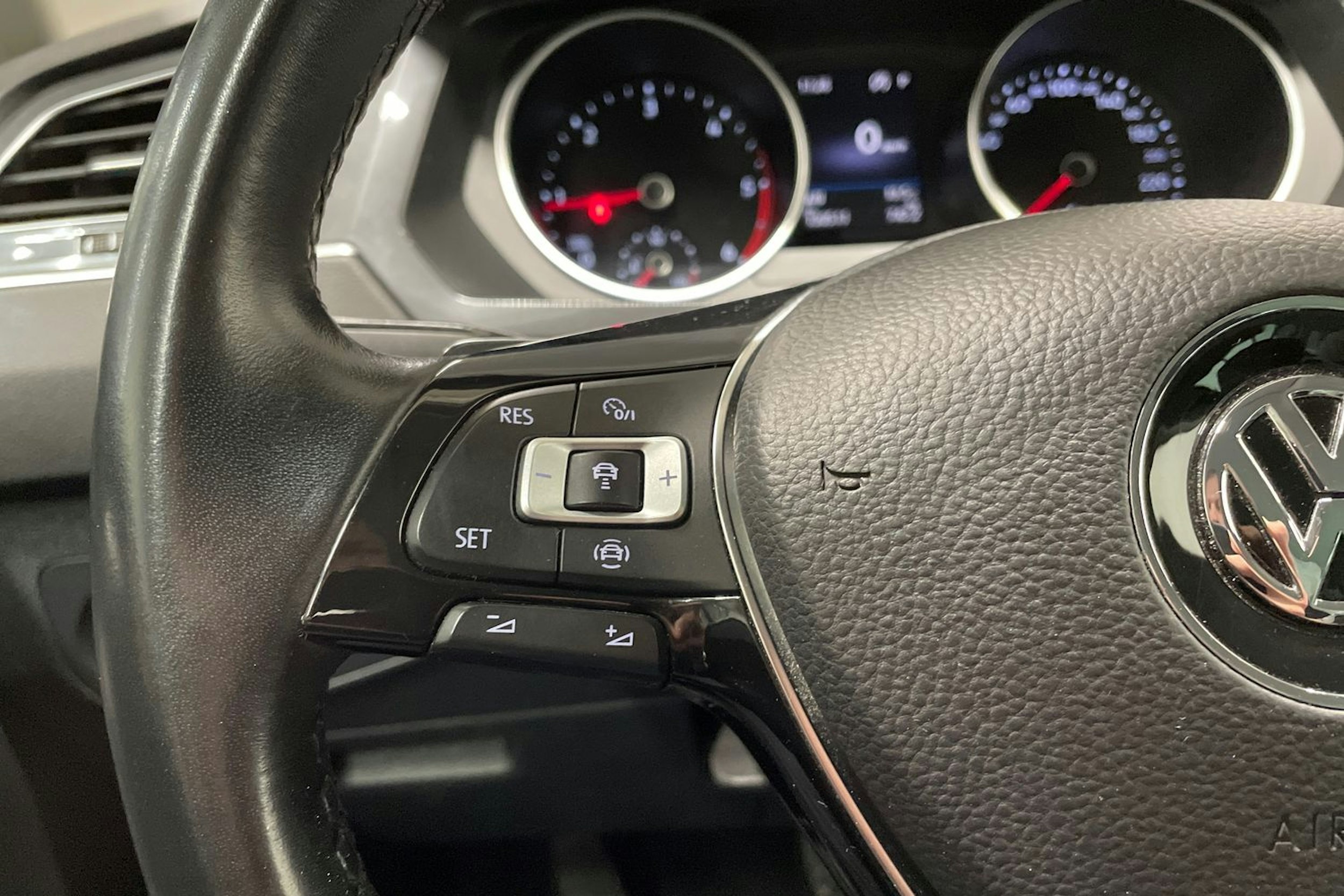 Valkoinen Volkswagen Tiguan 2019 kuva 23.
