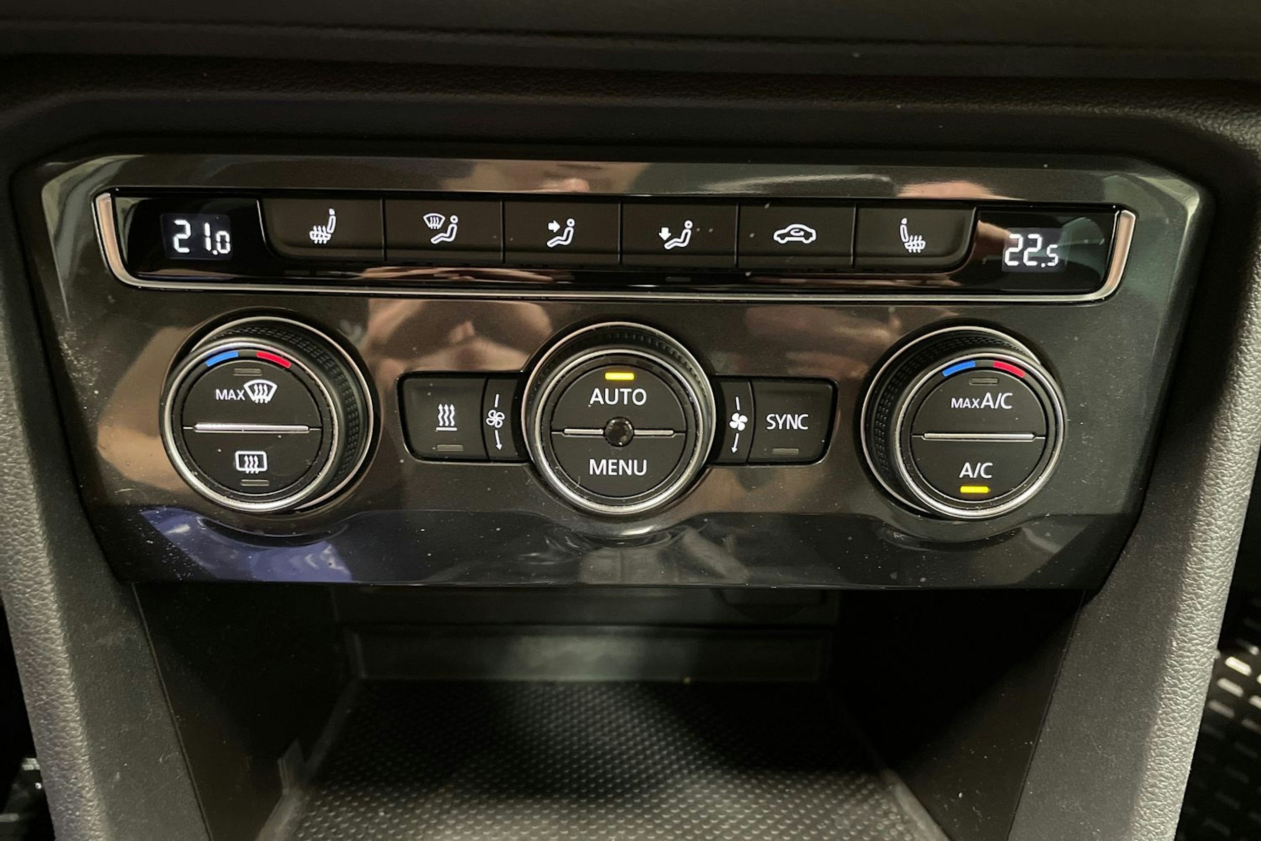Valkoinen Volkswagen Tiguan 2019 kuva 25.