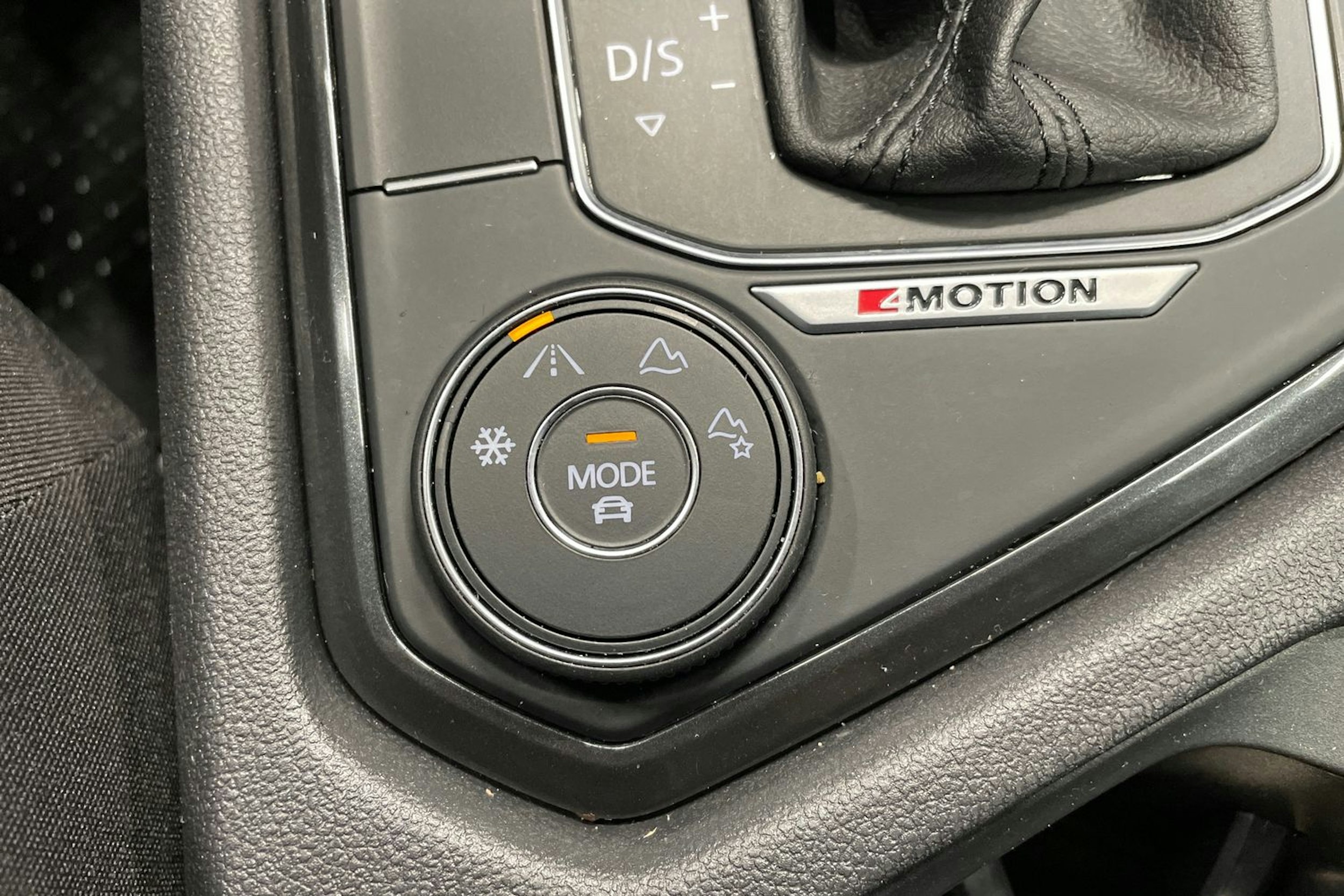 Valkoinen Volkswagen Tiguan 2019 kuva 27.