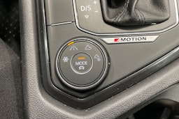 Valkoinen Volkswagen Tiguan 2019 kuva 27.