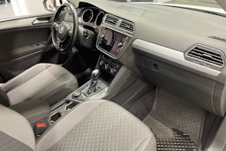 Valkoinen Volkswagen Tiguan 2019 kuva 30.