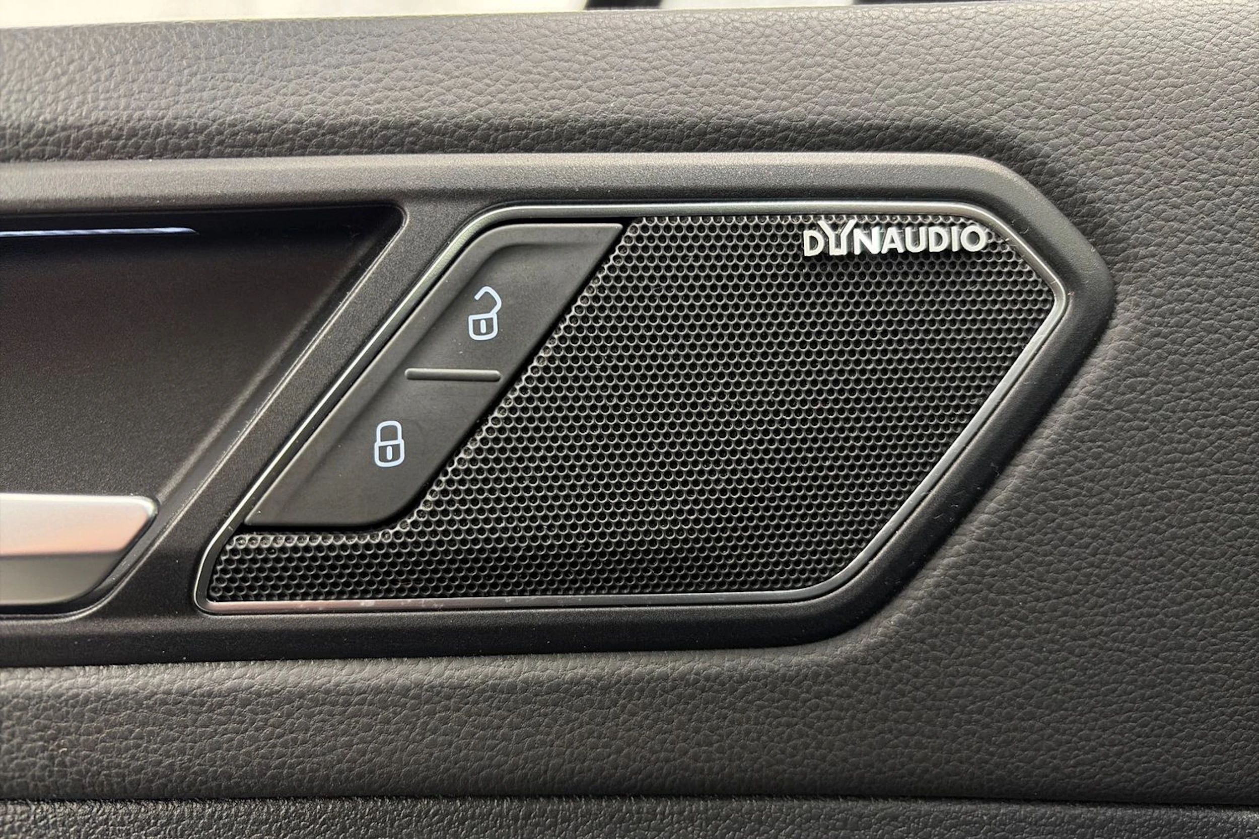 musta Volkswagen Tiguan 2019 kuva 13.
