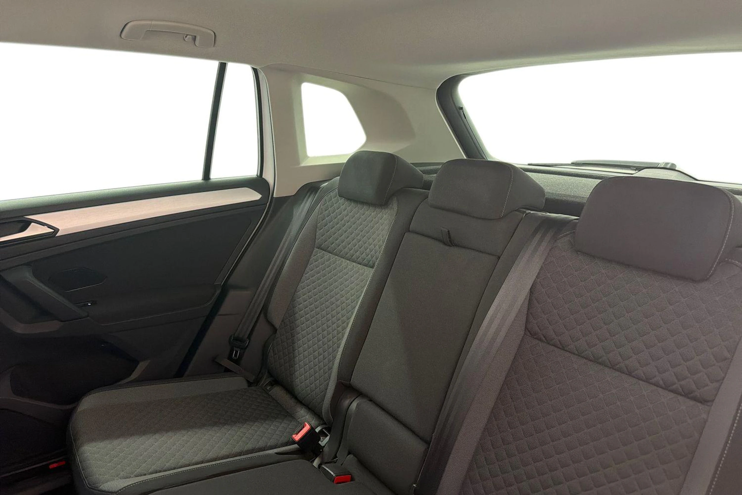 valkoinen Volkswagen Tiguan 2019 kuva 8.