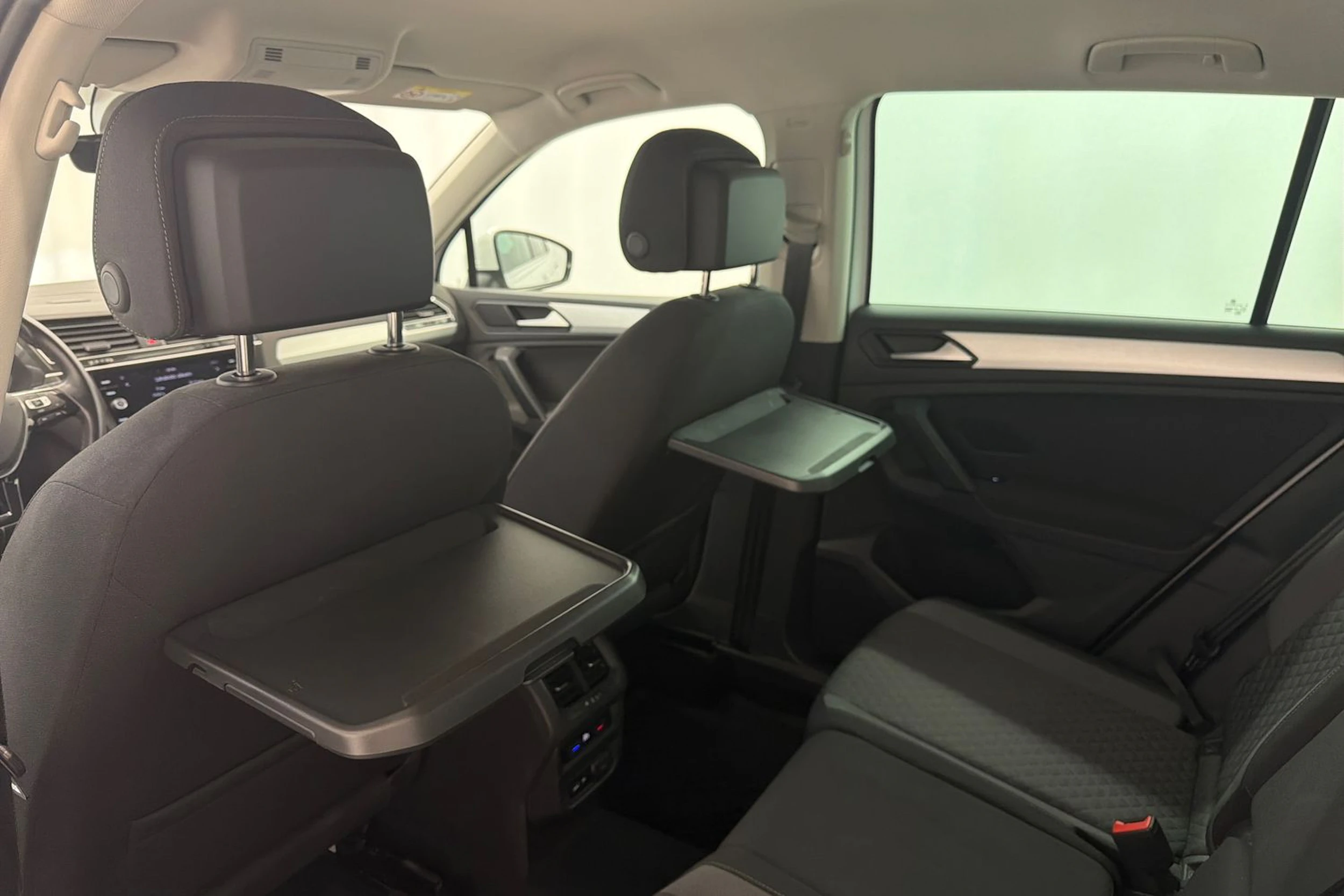 valkoinen Volkswagen Tiguan 2019 kuva 13.