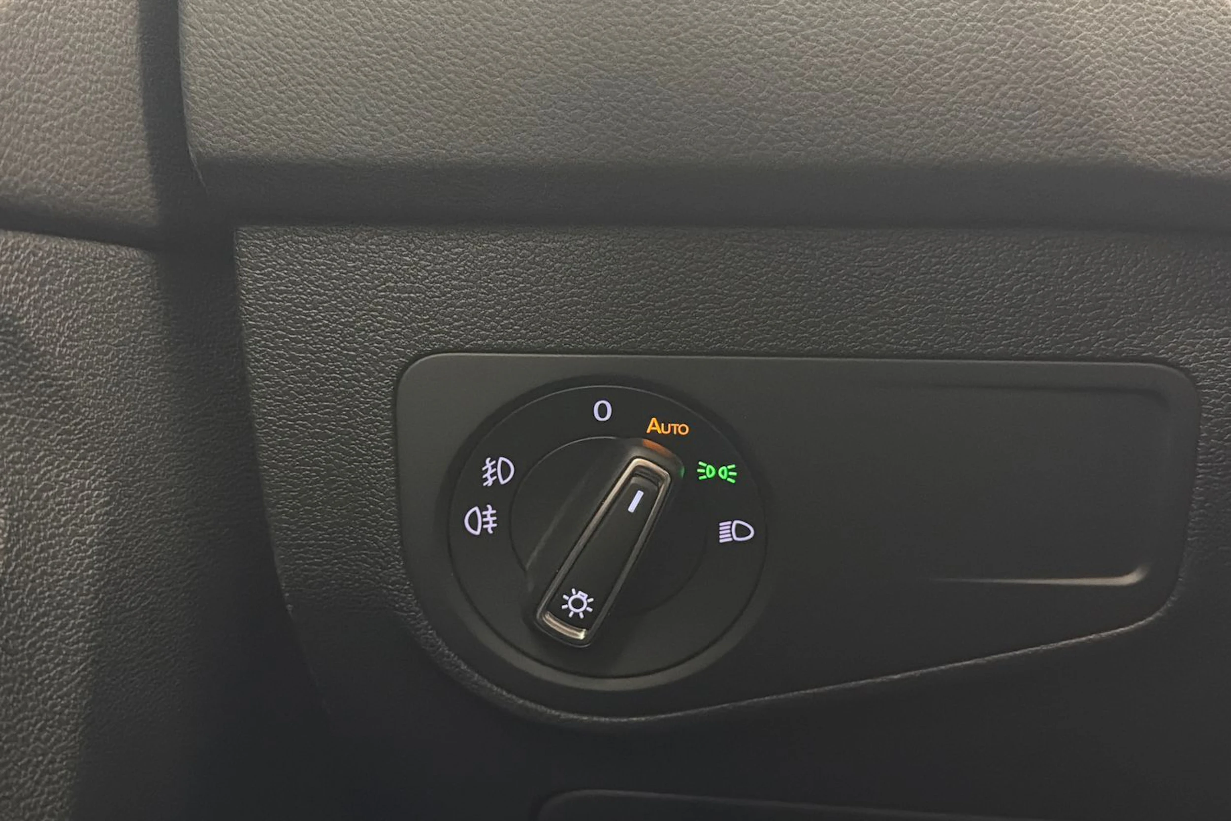 valkoinen Volkswagen Tiguan 2019 kuva 16.