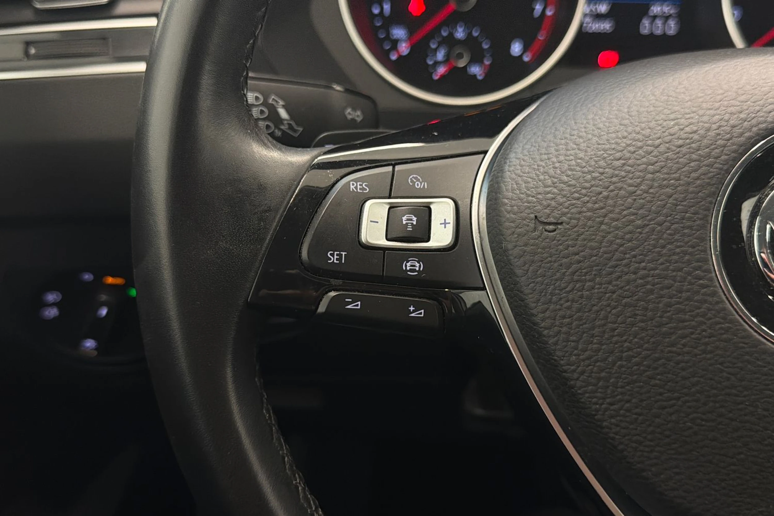 valkoinen Volkswagen Tiguan 2019 kuva 17.
