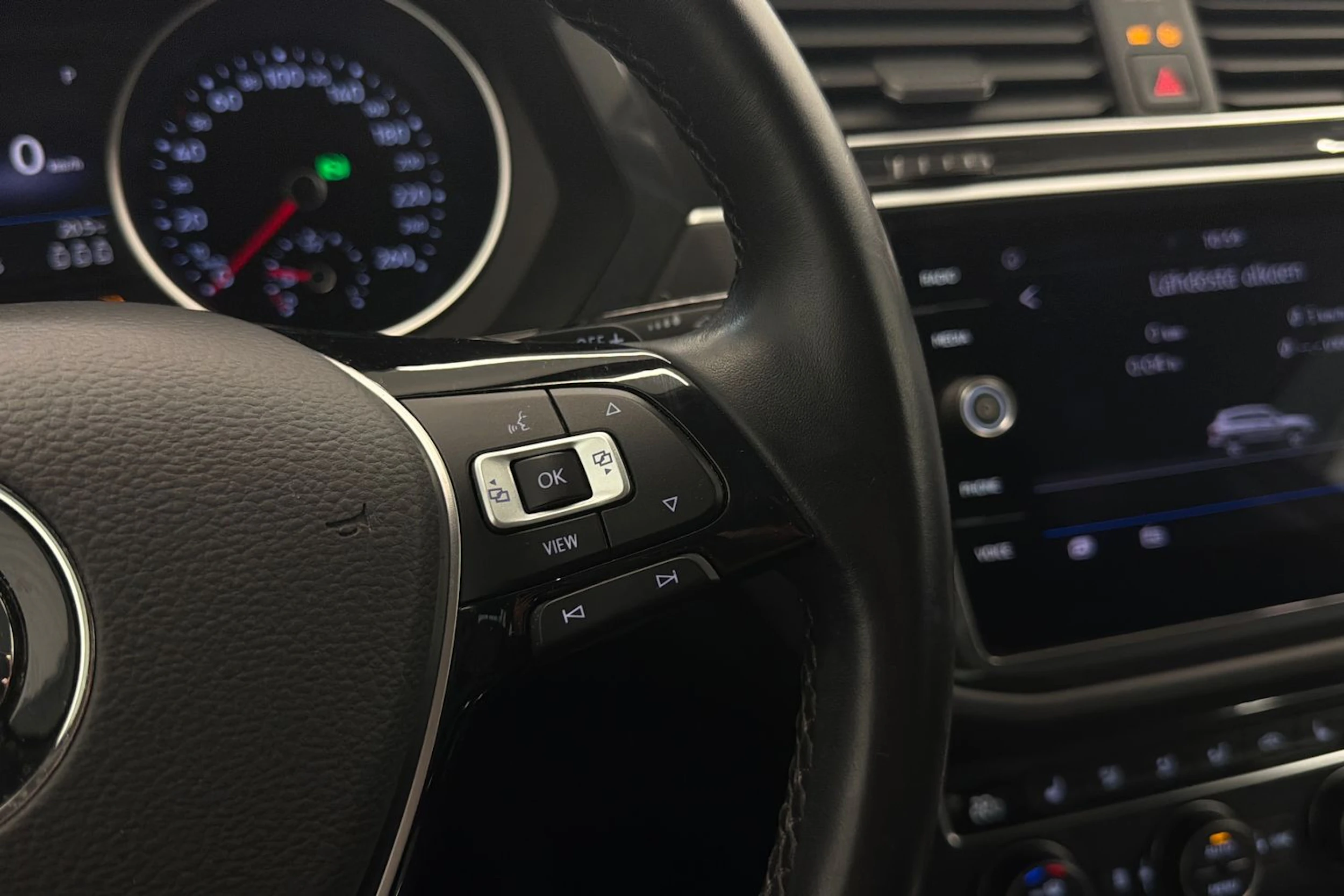 valkoinen Volkswagen Tiguan 2019 kuva 18.