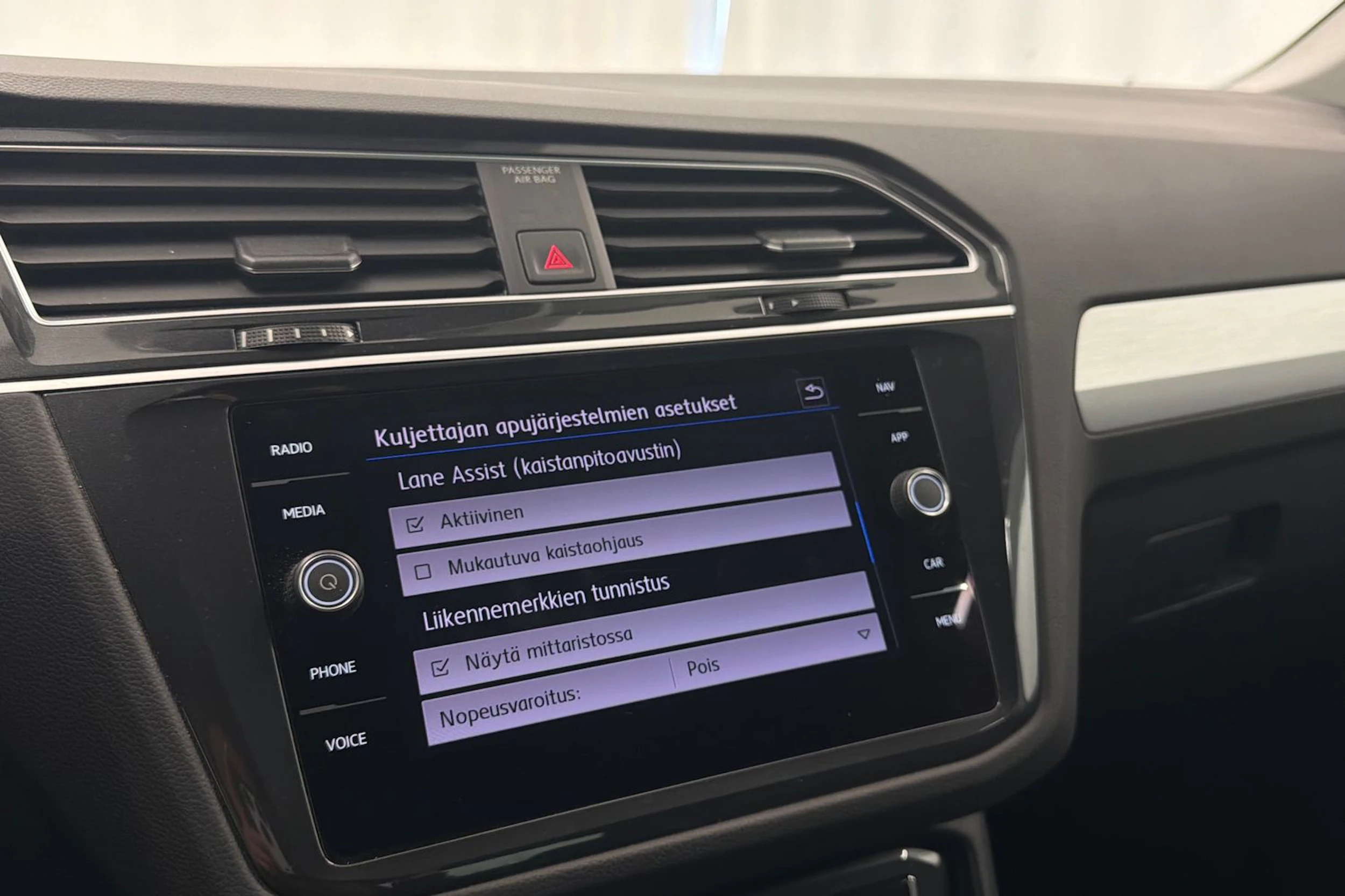 valkoinen Volkswagen Tiguan 2019 kuva 24.