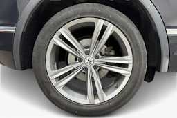 musta Volkswagen Tiguan 2019 kuva 12.