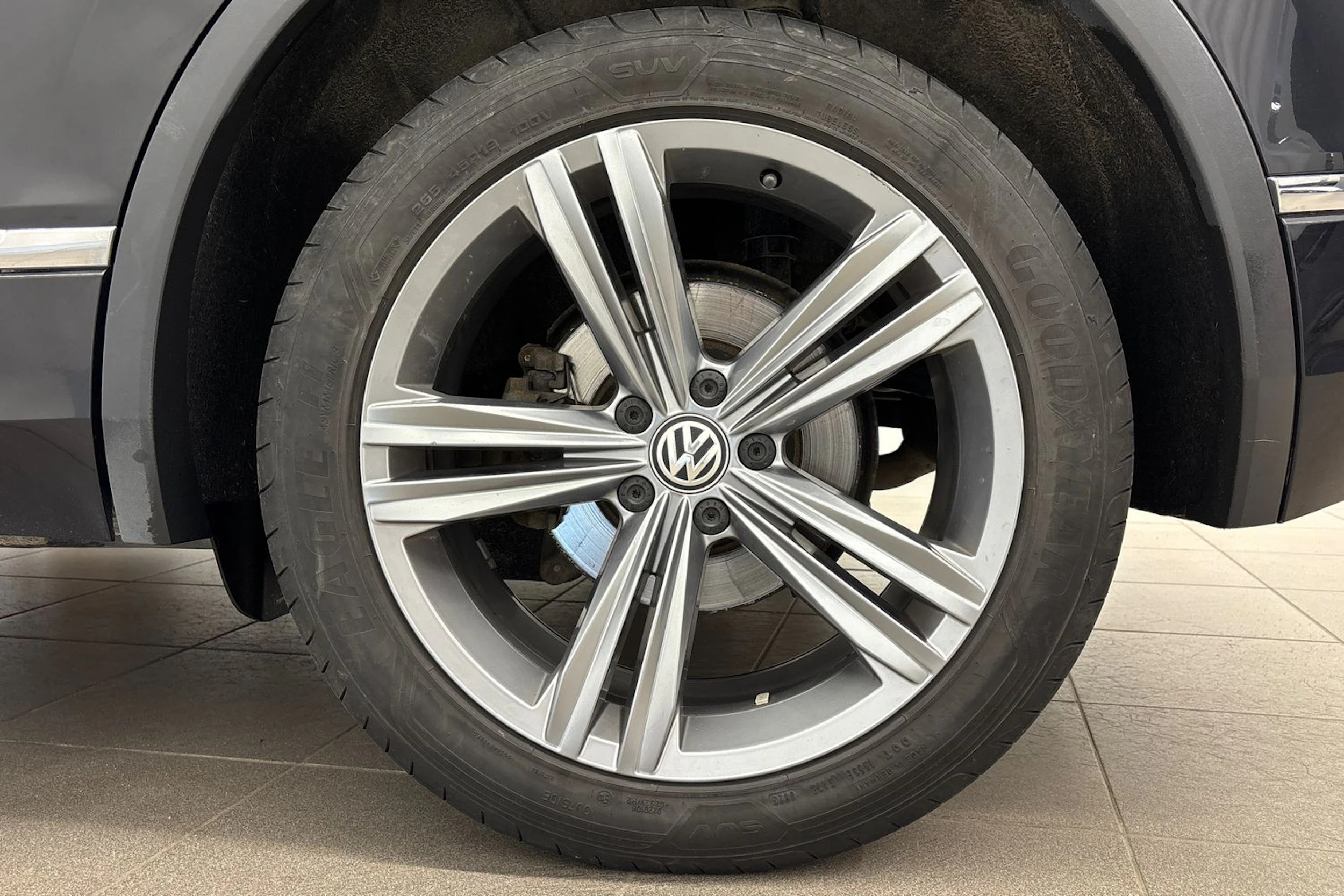 musta Volkswagen Tiguan 2019 kuva 13.