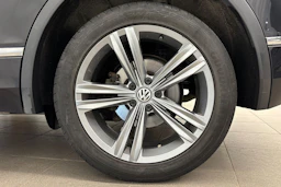 musta Volkswagen Tiguan 2019 kuva 13.
