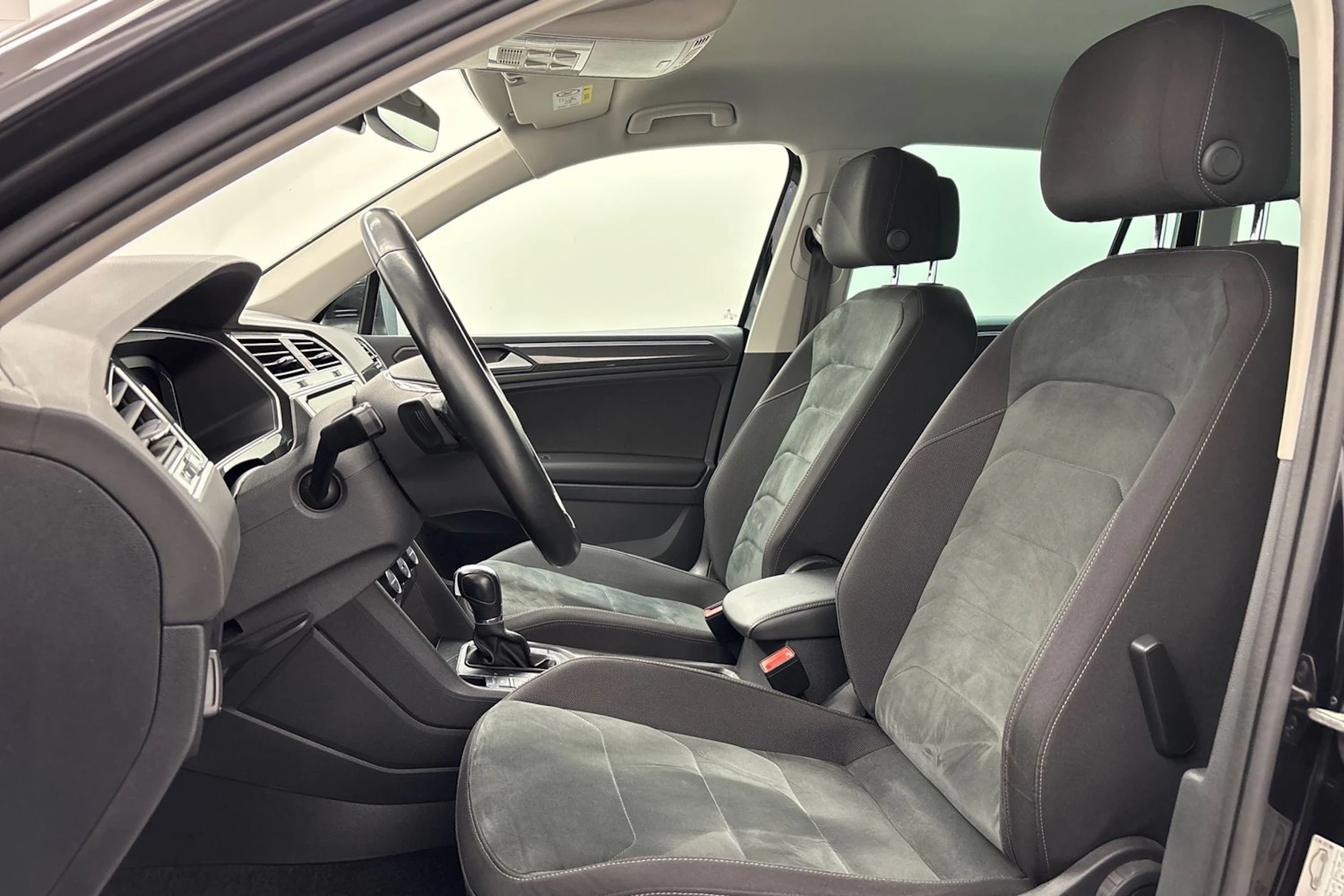 musta Volkswagen Tiguan 2019 kuva 15.