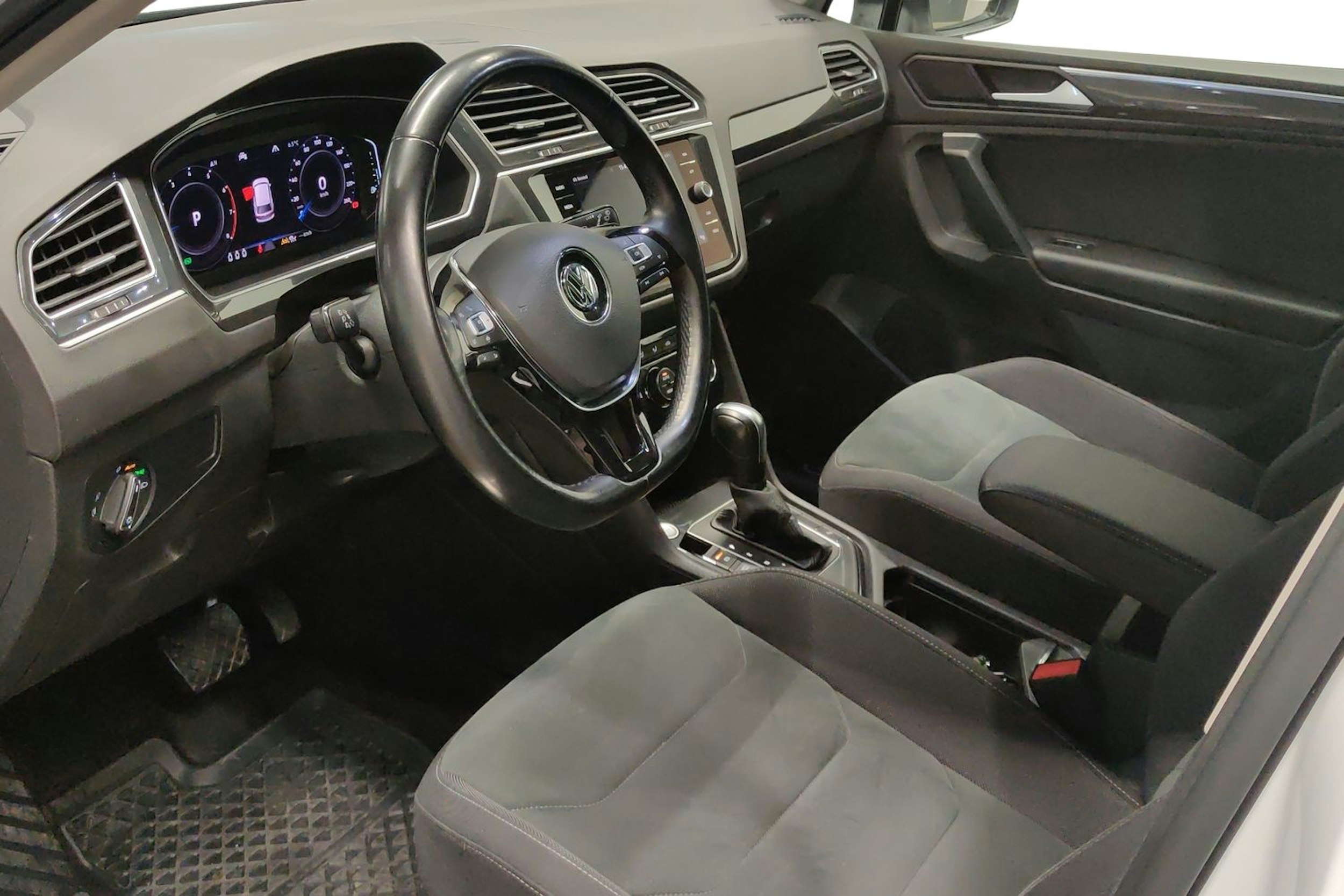 valkoinen Volkswagen Tiguan 2020 kuva 6.
