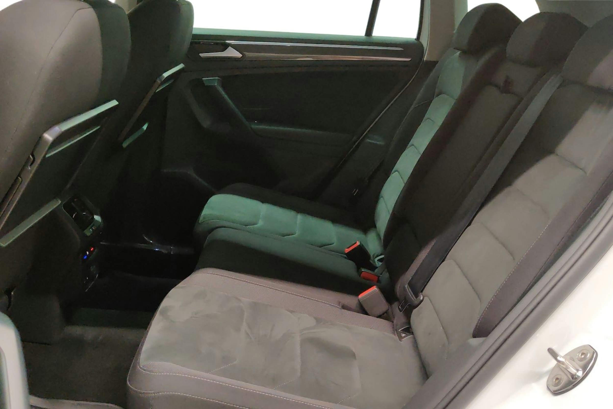 valkoinen Volkswagen Tiguan 2020 kuva 8.