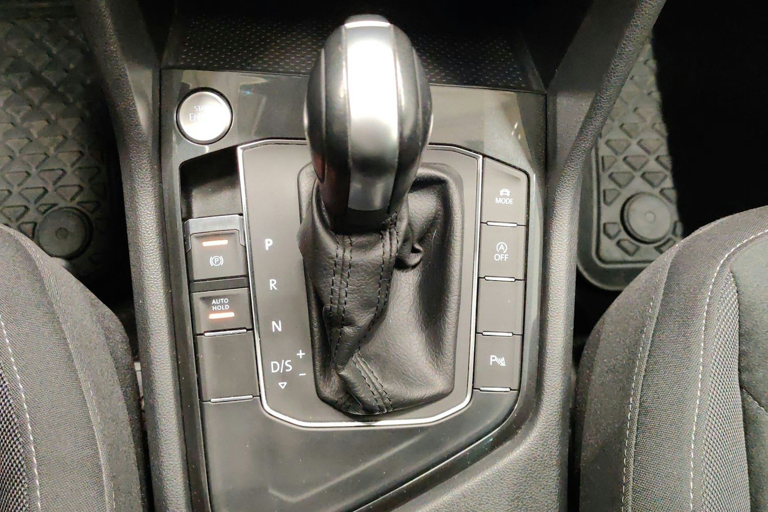 valkoinen Volkswagen Tiguan 2020 kuva 16.