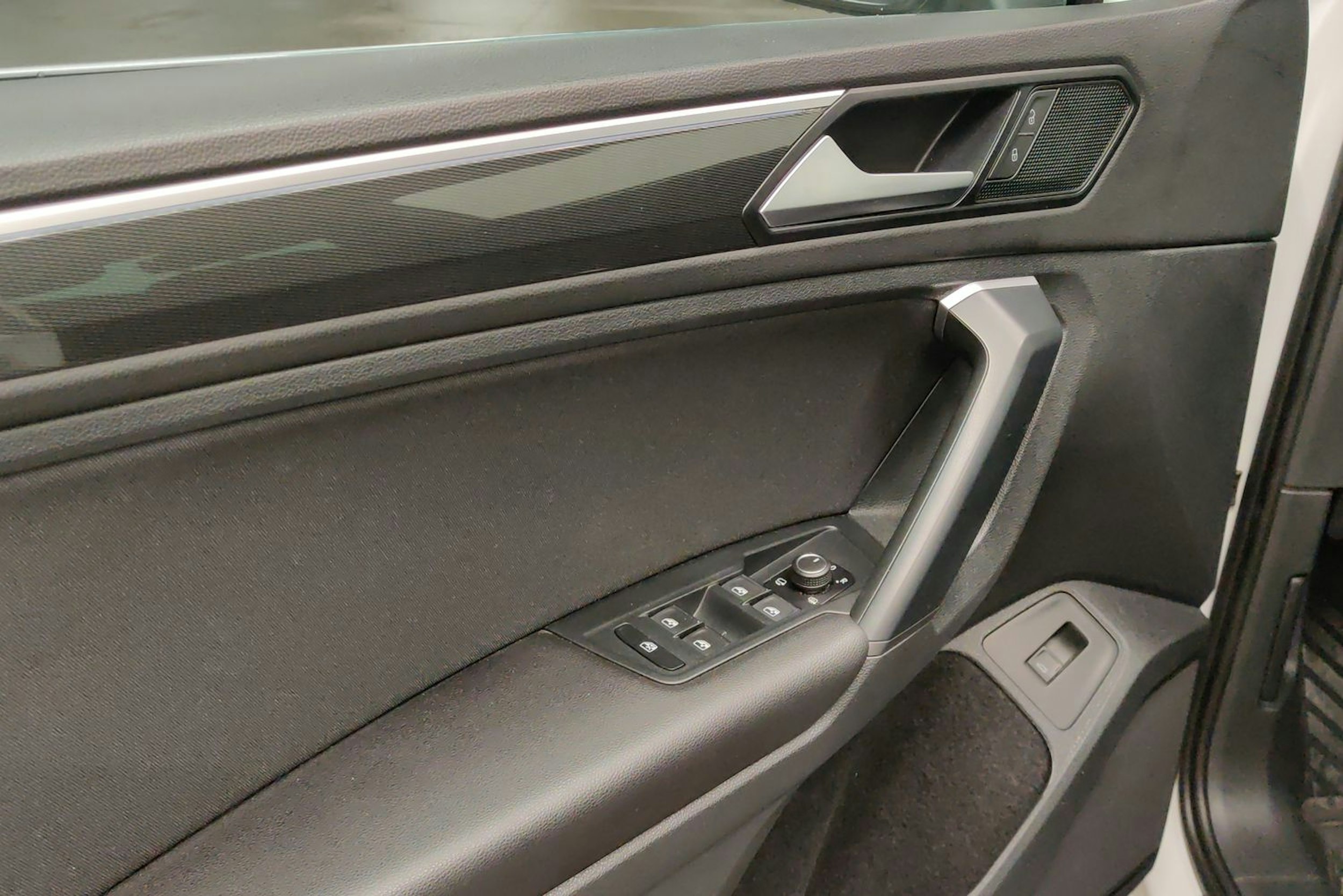 valkoinen Volkswagen Tiguan 2020 kuva 18.