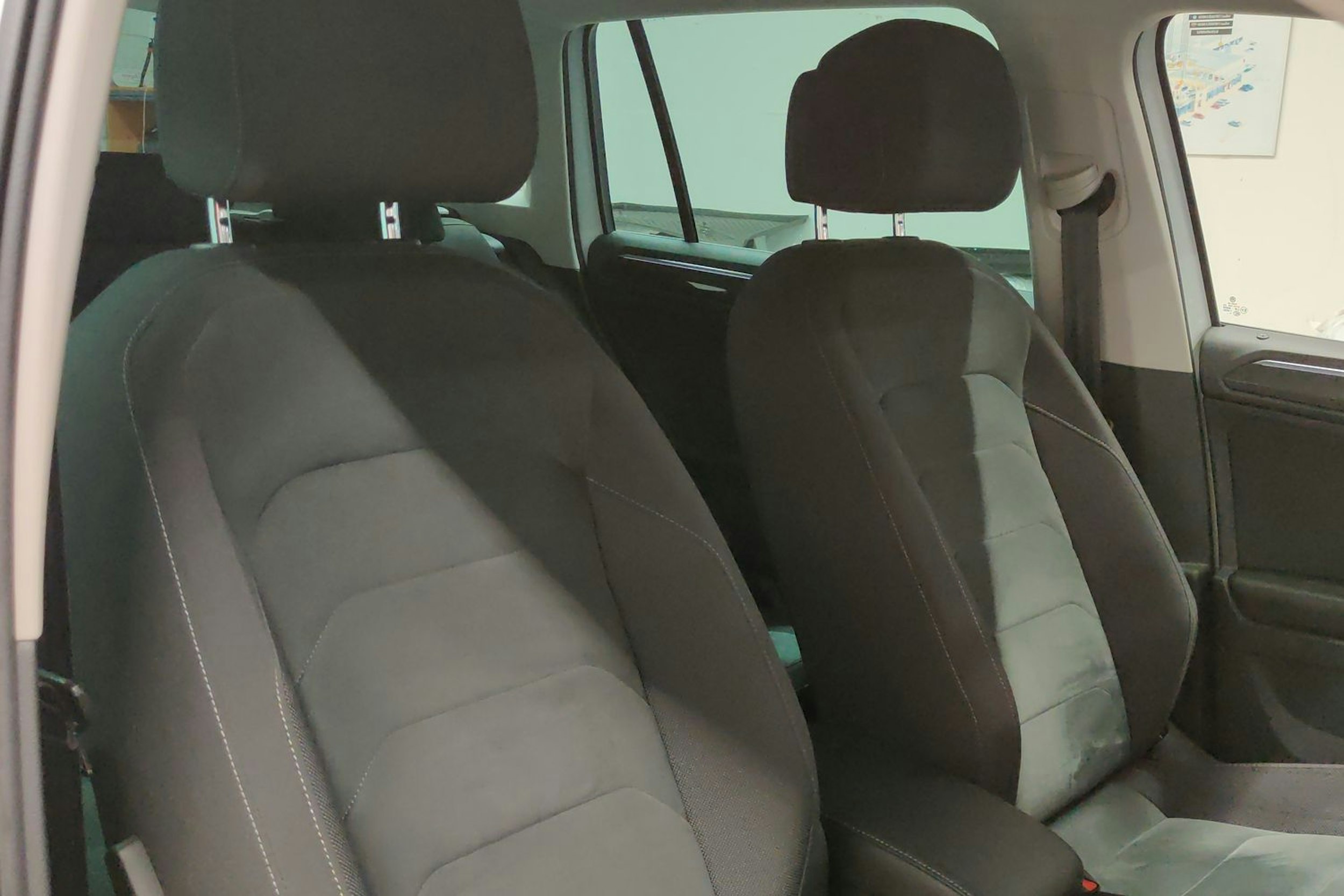 valkoinen Volkswagen Tiguan 2020 kuva 19.