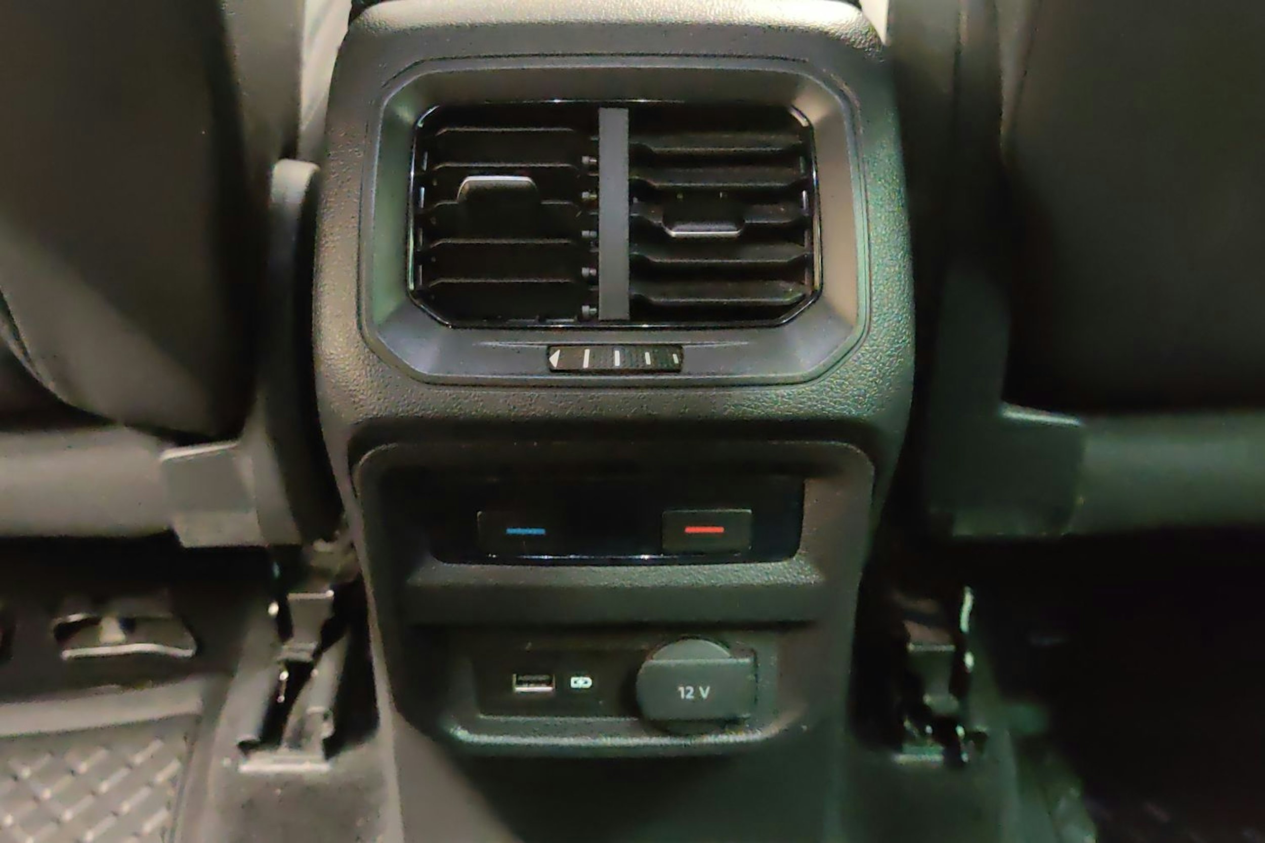 valkoinen Volkswagen Tiguan 2020 kuva 20.