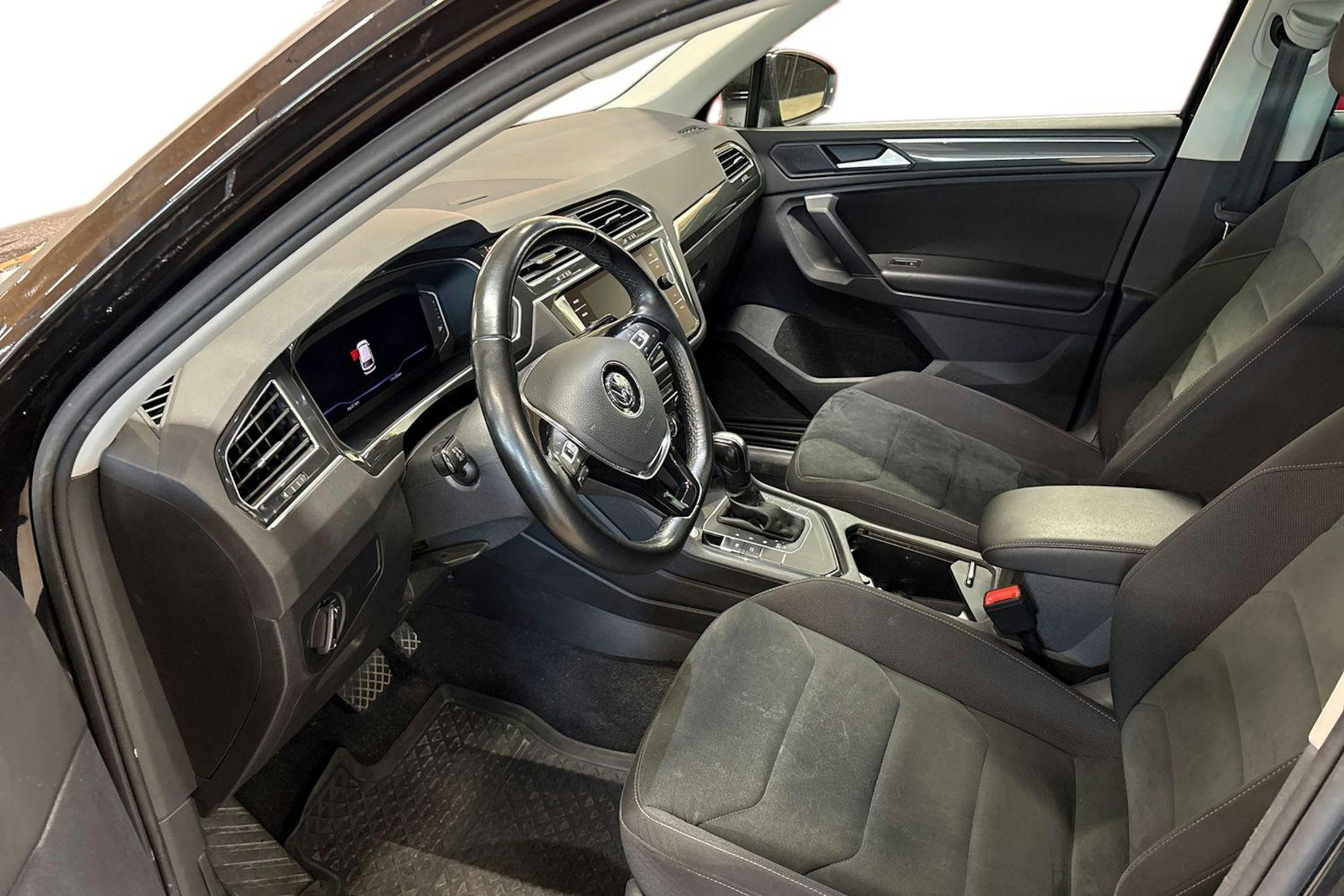 musta Volkswagen Tiguan 2020 kuva 3.