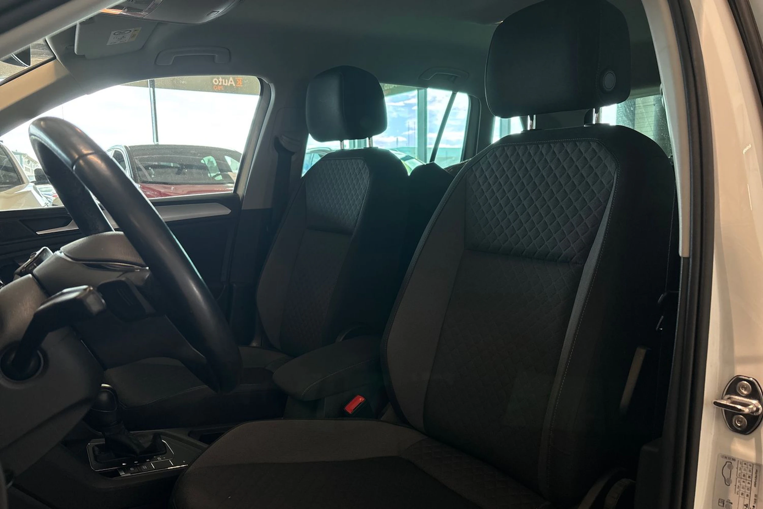 valkoinen Volkswagen Tiguan 2020 kuva 4.