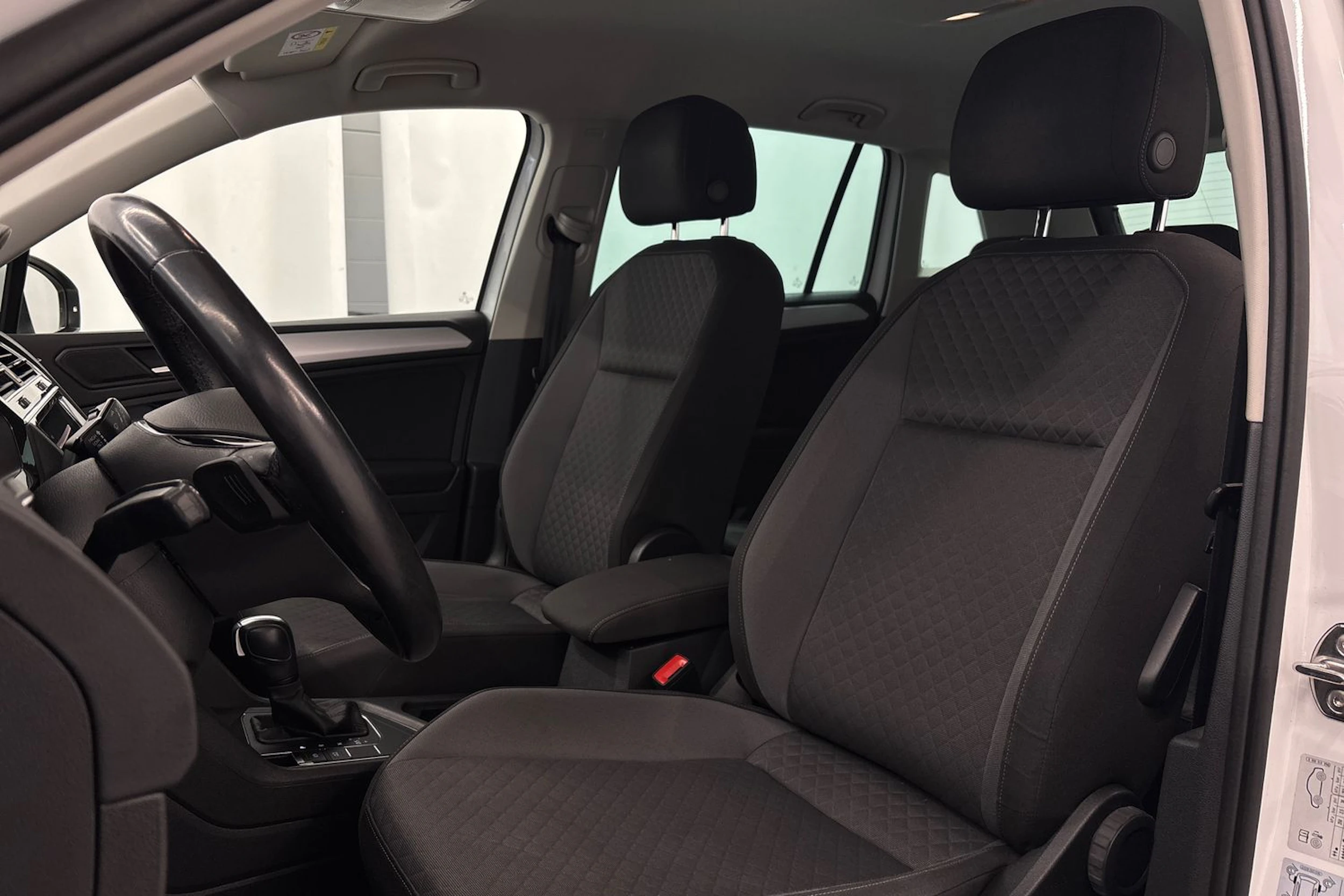 valkoinen Volkswagen Tiguan 2020 kuva 15.