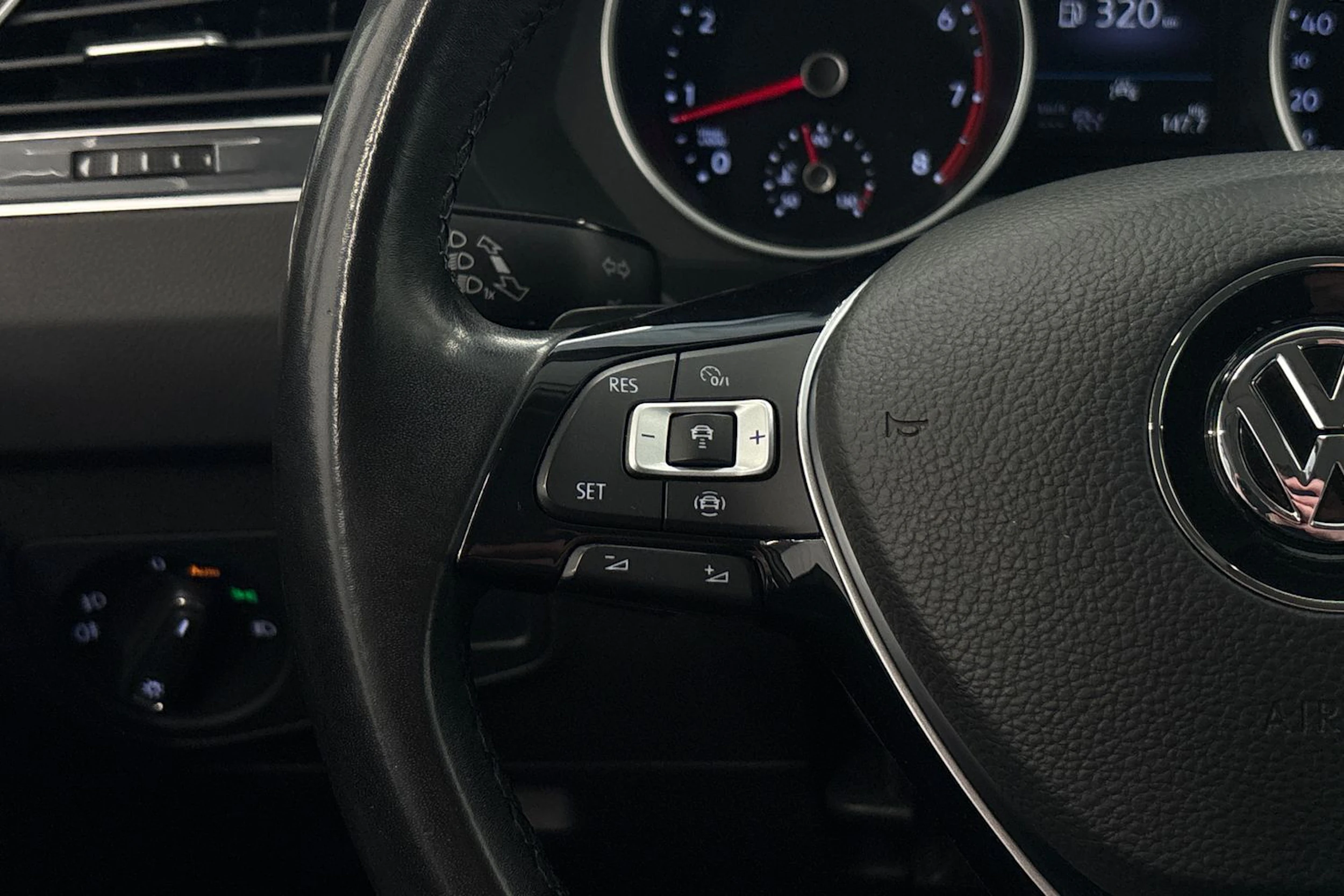 valkoinen Volkswagen Tiguan 2020 kuva 17.