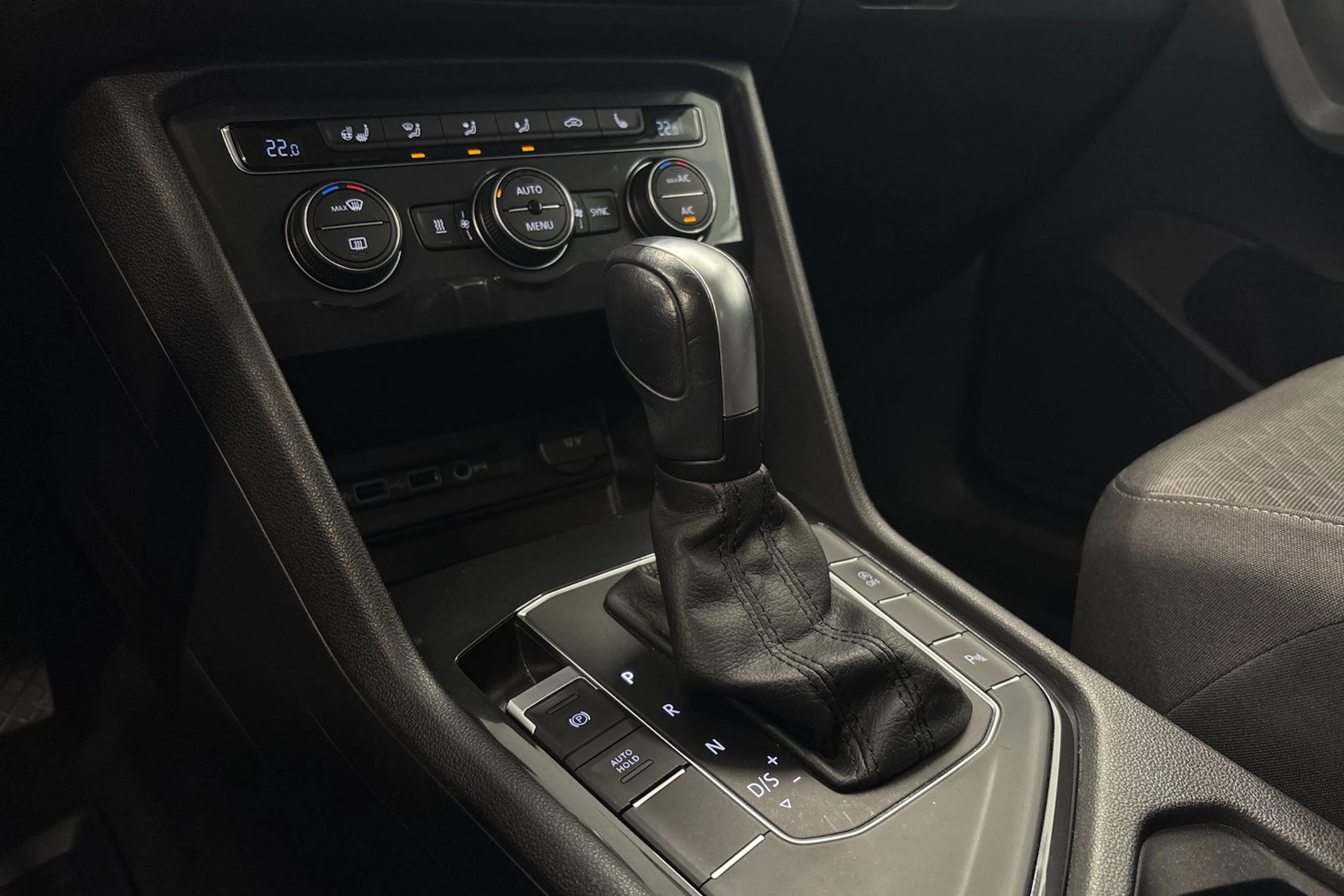 valkoinen Volkswagen Tiguan 2020 kuva 24.