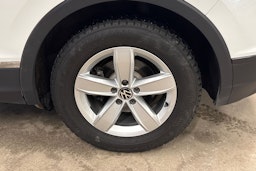 valkoinen Volkswagen Tiguan 2020 kuva 13.