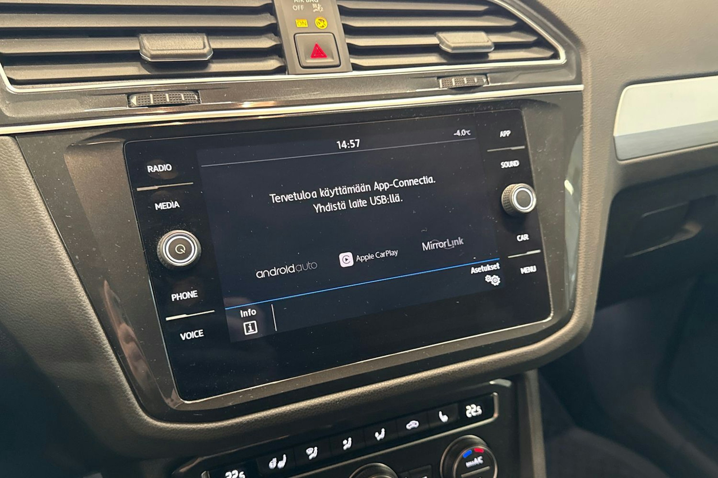 valkoinen Volkswagen Tiguan 2020 kuva 17.