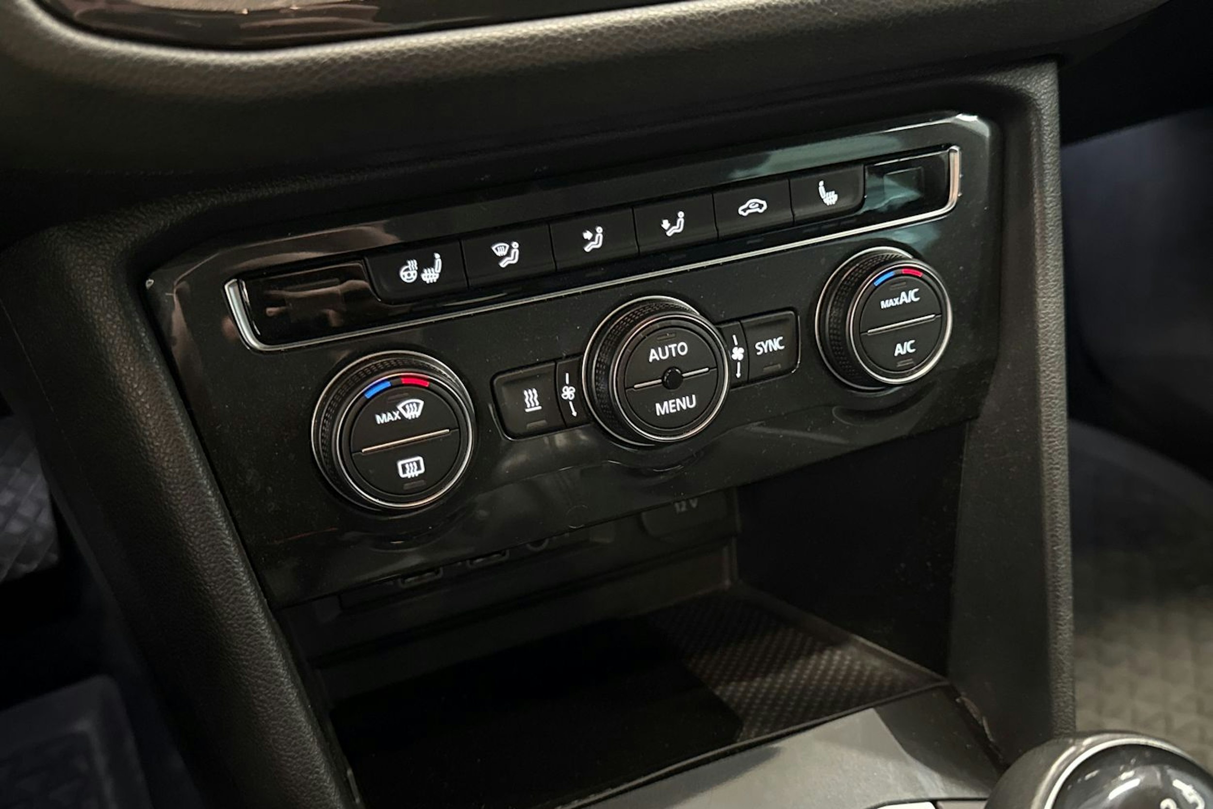 valkoinen Volkswagen Tiguan 2020 kuva 20.