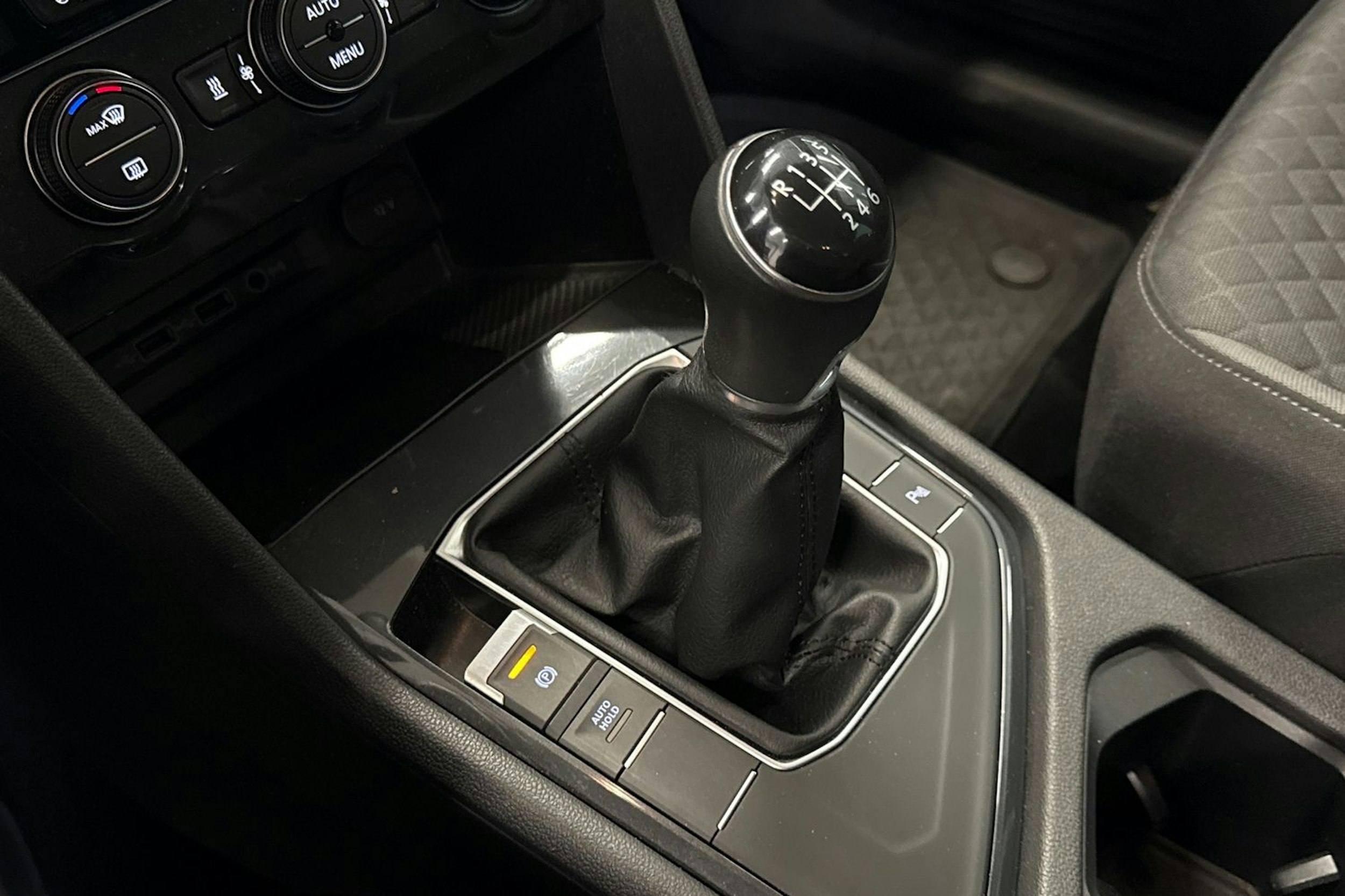 valkoinen Volkswagen Tiguan 2020 kuva 21.