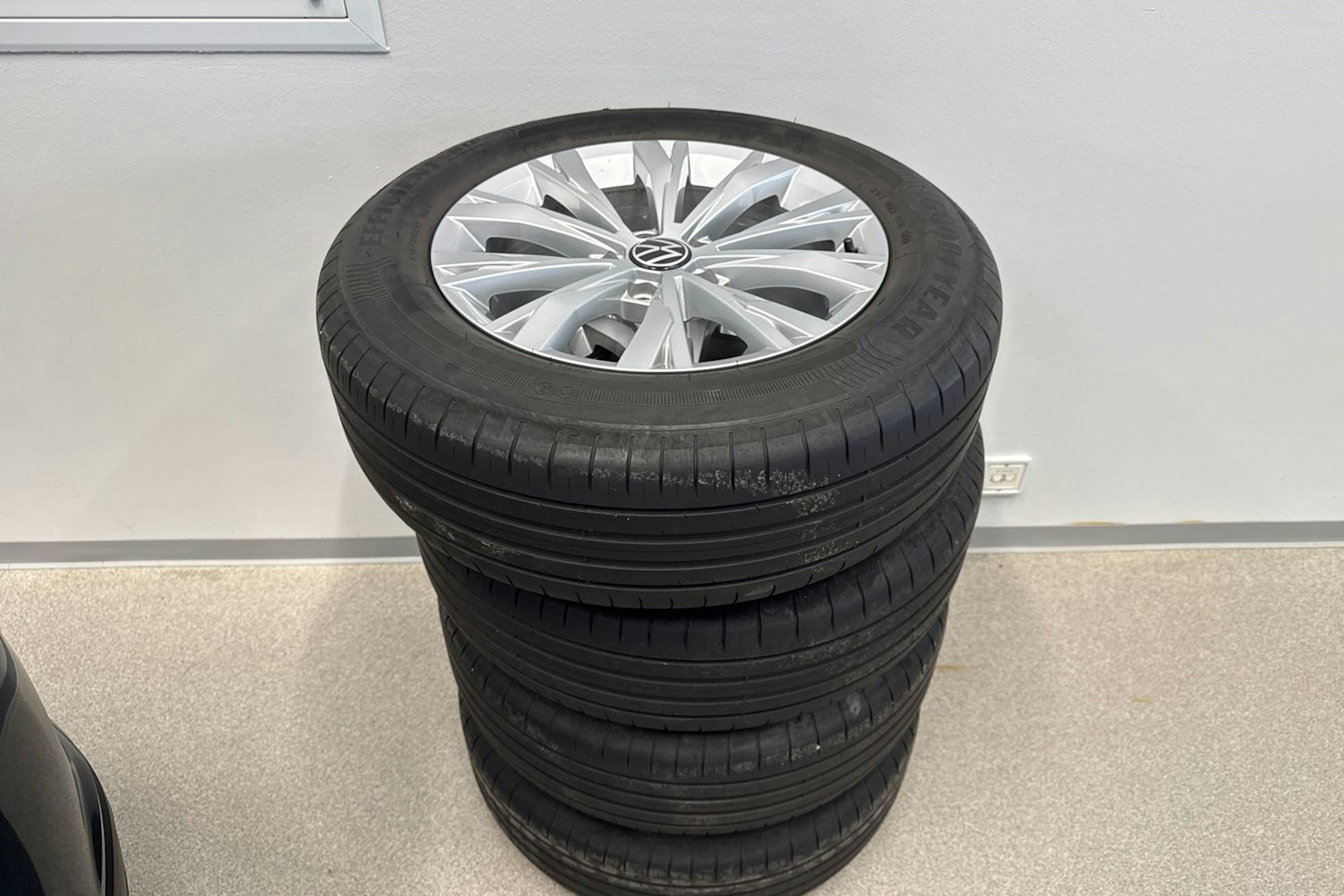 valkoinen Volkswagen Tiguan 2020 kuva 27.