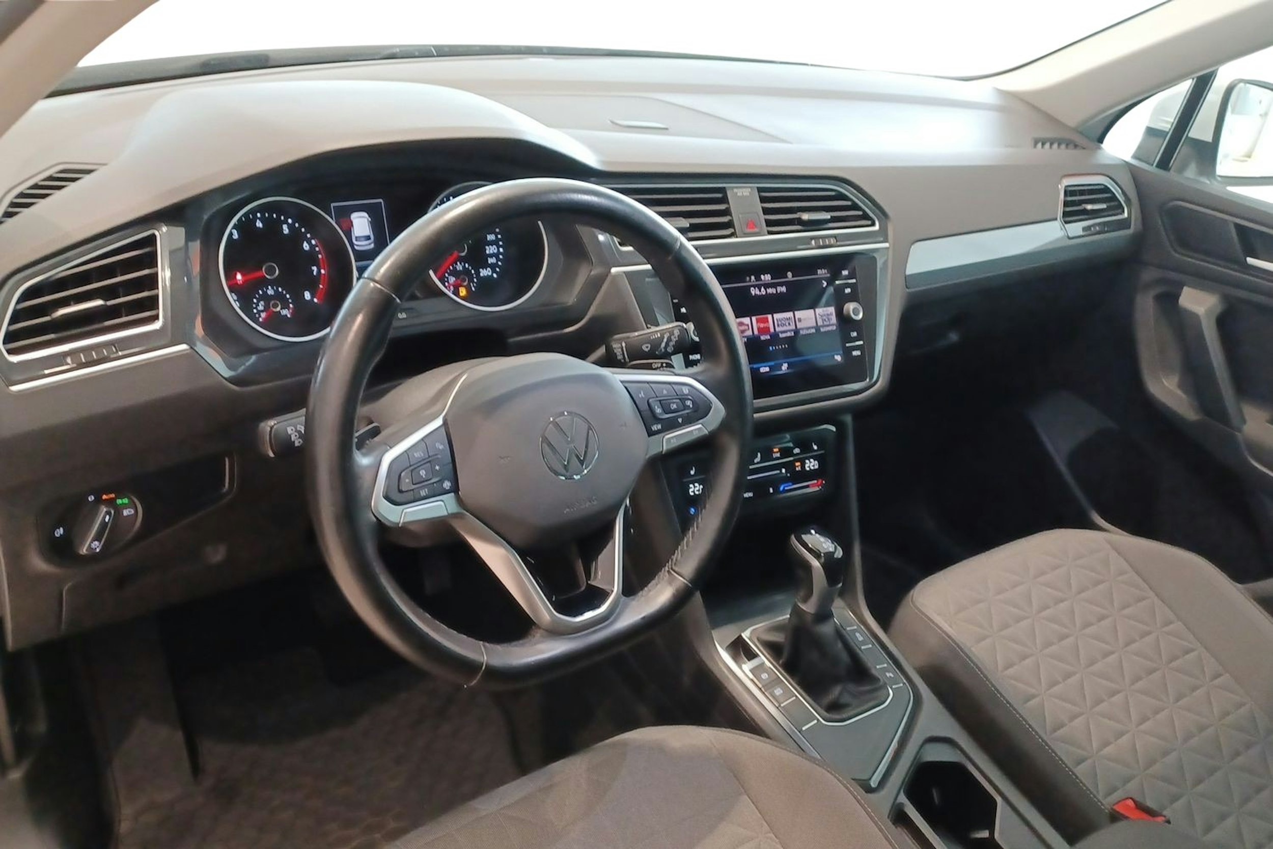 valkoinen Volkswagen Tiguan 2020 kuva 7.
