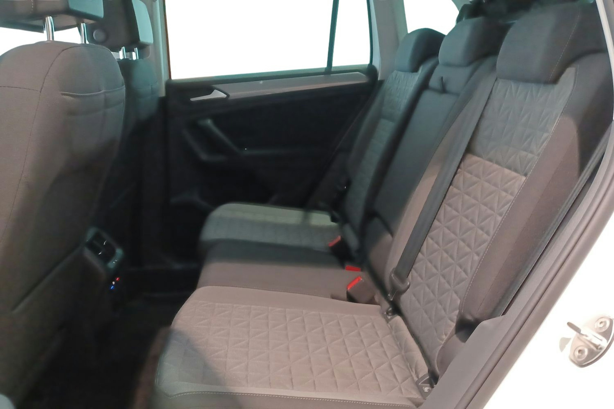 valkoinen Volkswagen Tiguan 2020 kuva 10.
