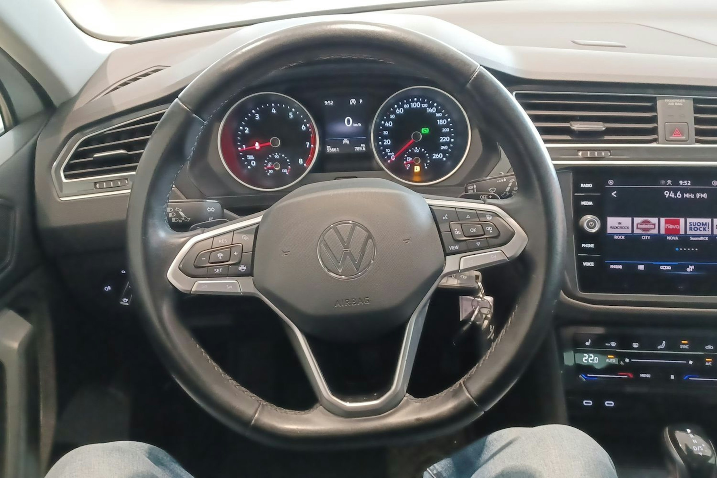 valkoinen Volkswagen Tiguan 2020 kuva 15.