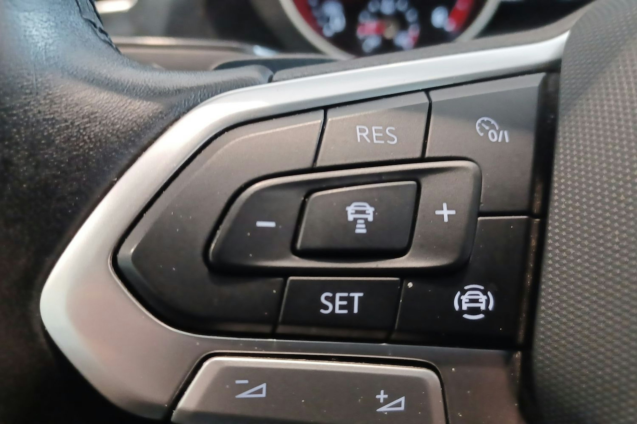 valkoinen Volkswagen Tiguan 2020 kuva 16.
