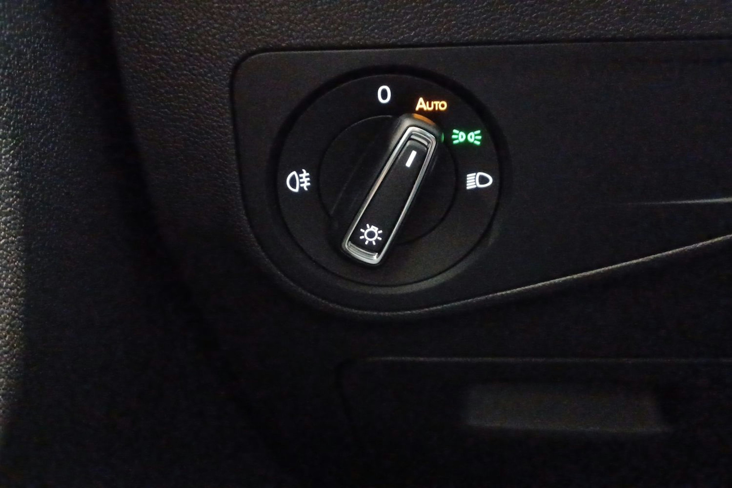 valkoinen Volkswagen Tiguan 2020 kuva 18.