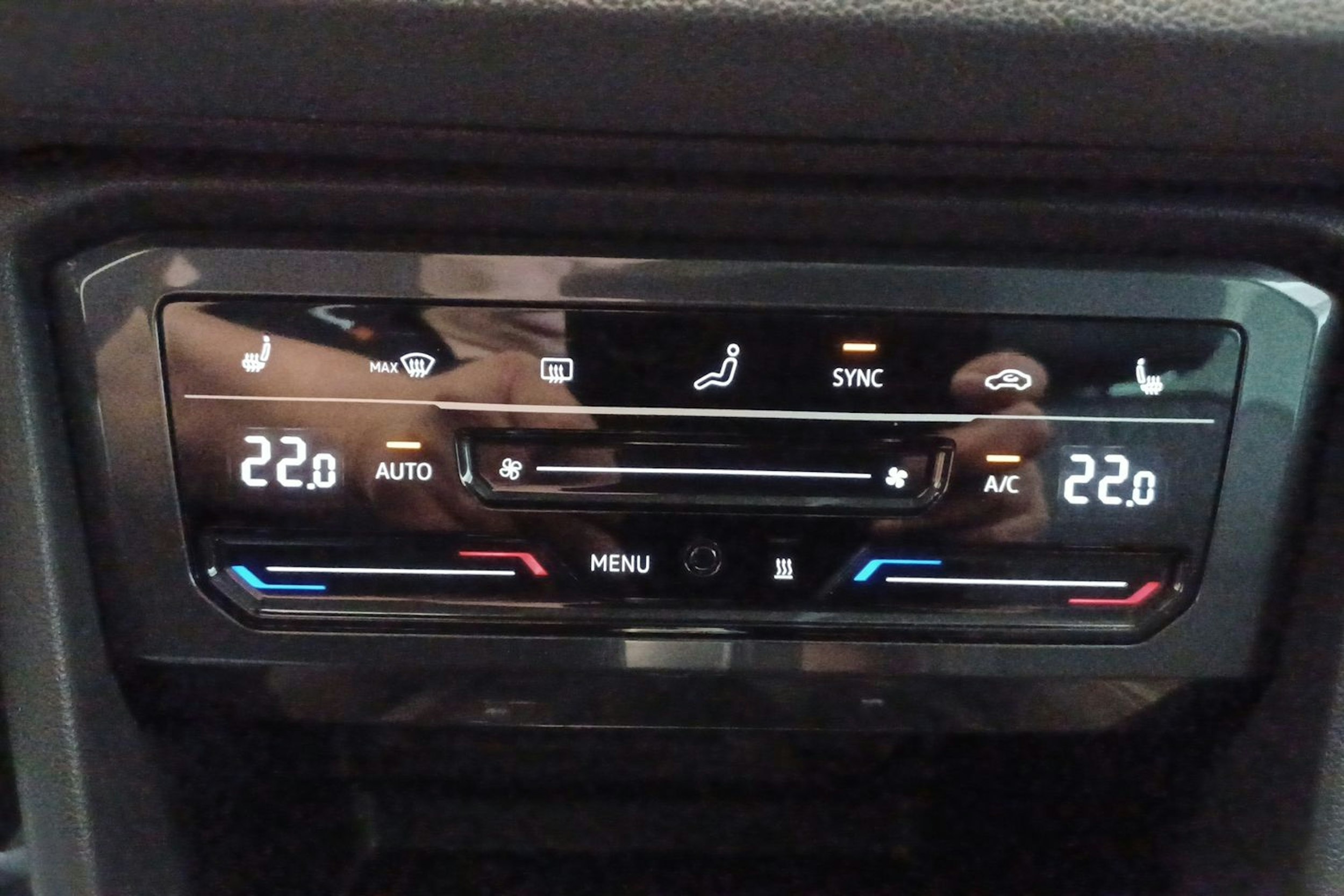 valkoinen Volkswagen Tiguan 2020 kuva 22.