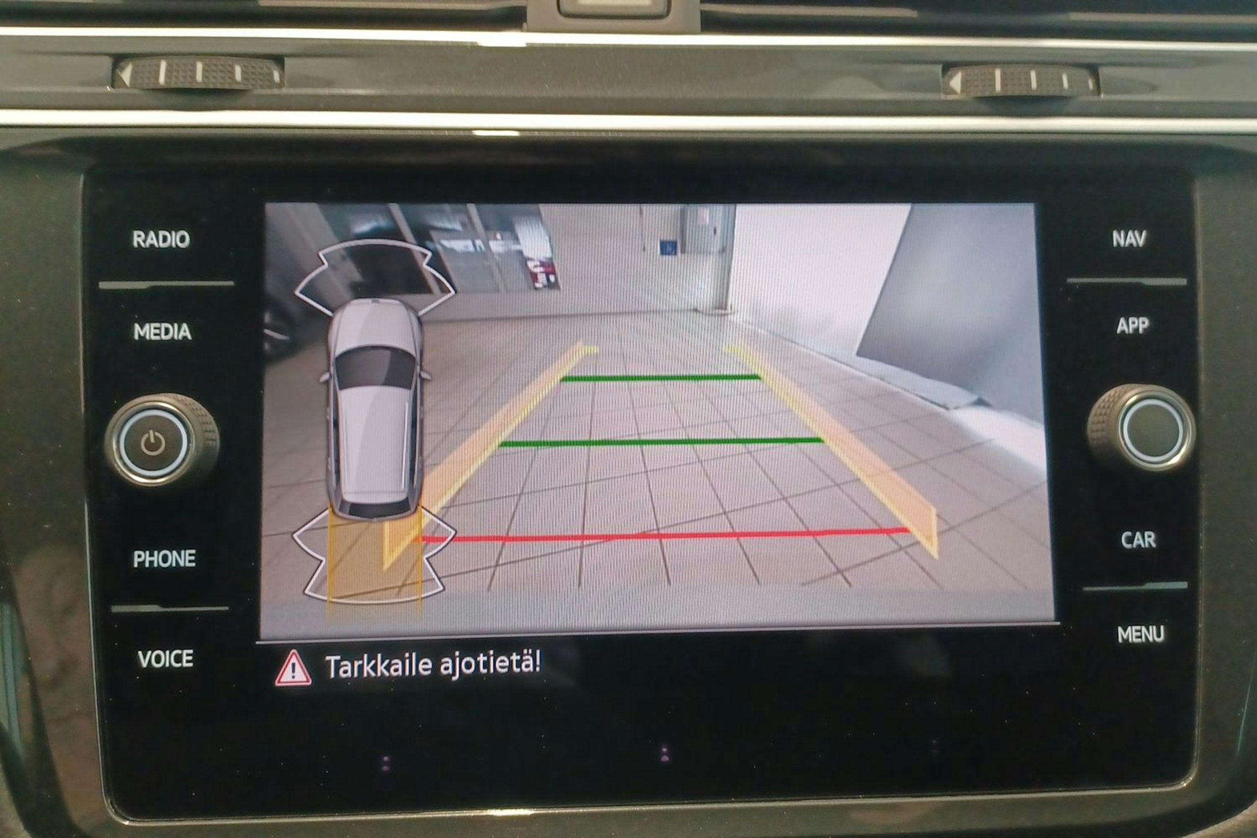 valkoinen Volkswagen Tiguan 2020 kuva 25.