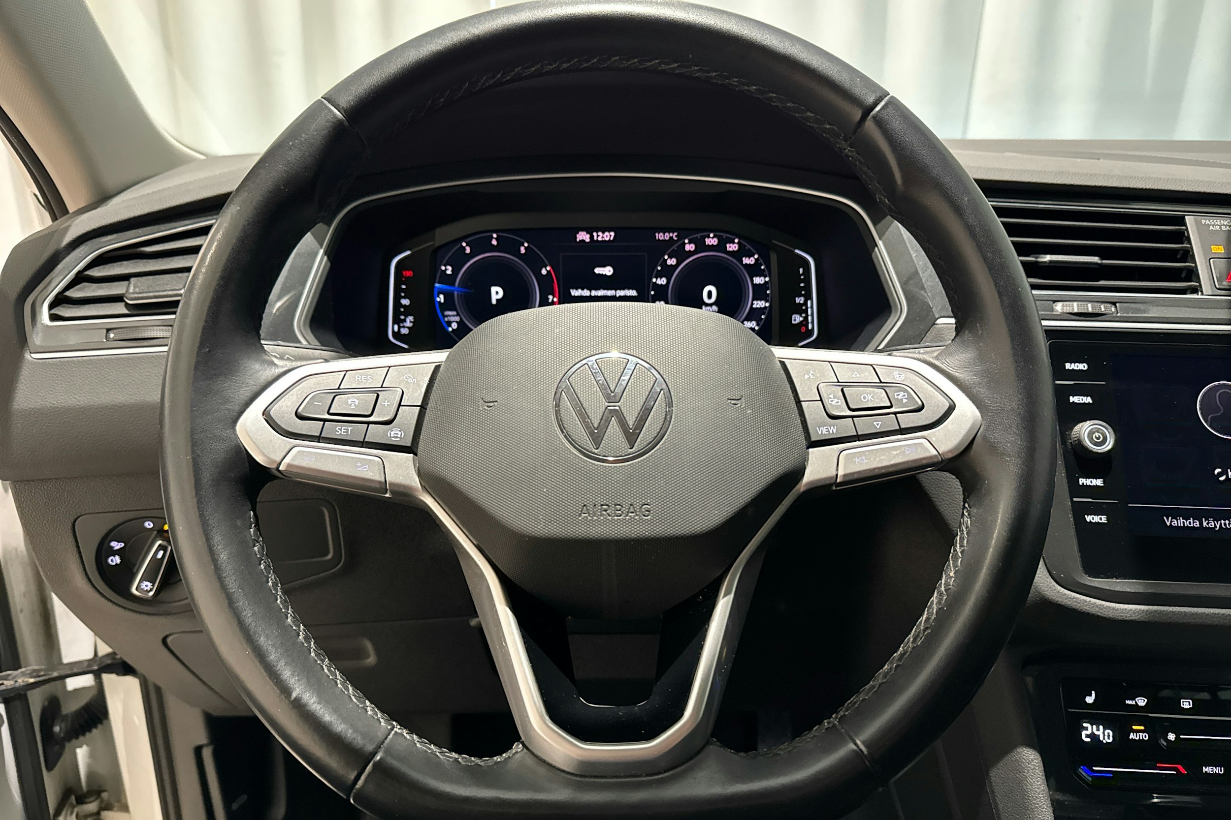 valkoinen Volkswagen Tiguan 2020 kuva 15.