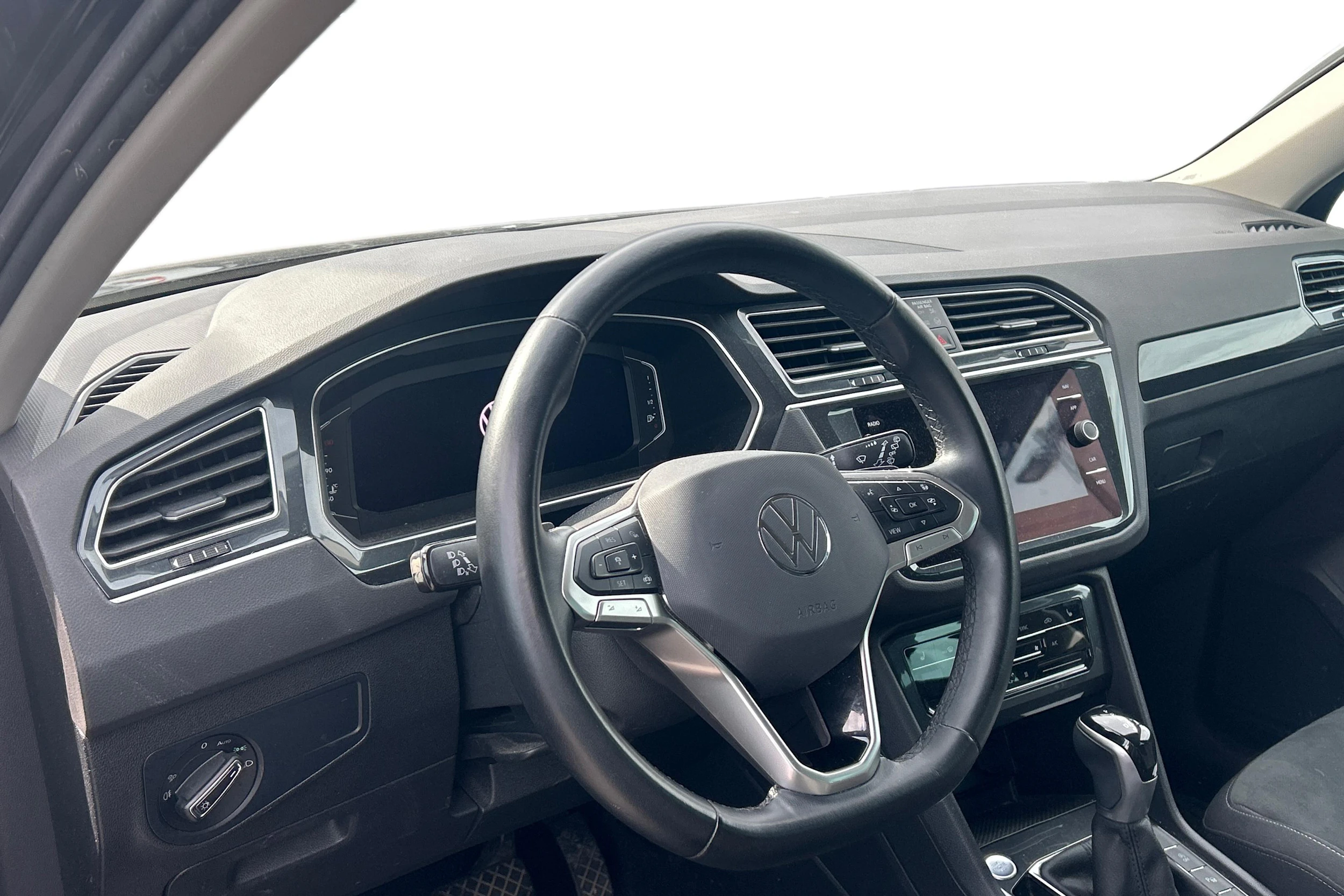 Musta Volkswagen Tiguan 2020 kuva 3.