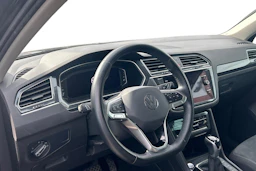 Musta Volkswagen Tiguan 2020 kuva 3.