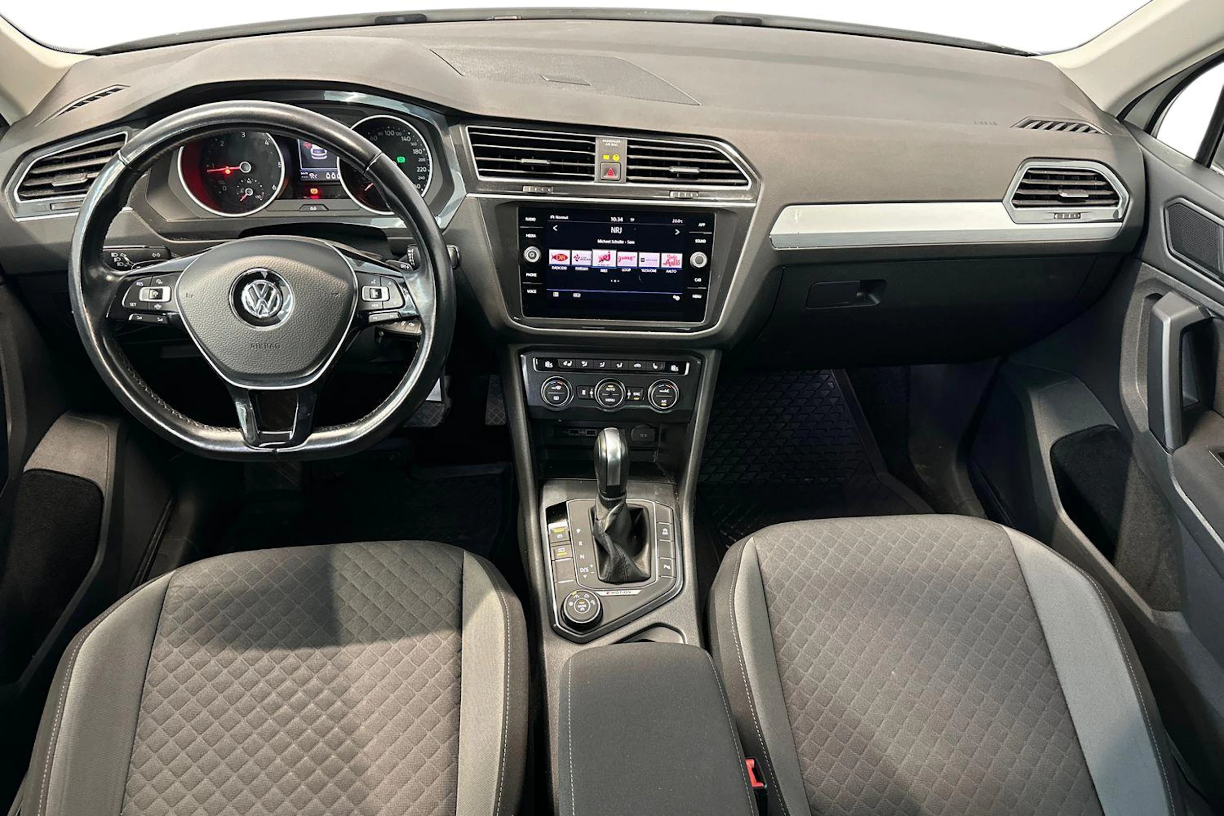 valkoinen Volkswagen Tiguan 2020 kuva 9.