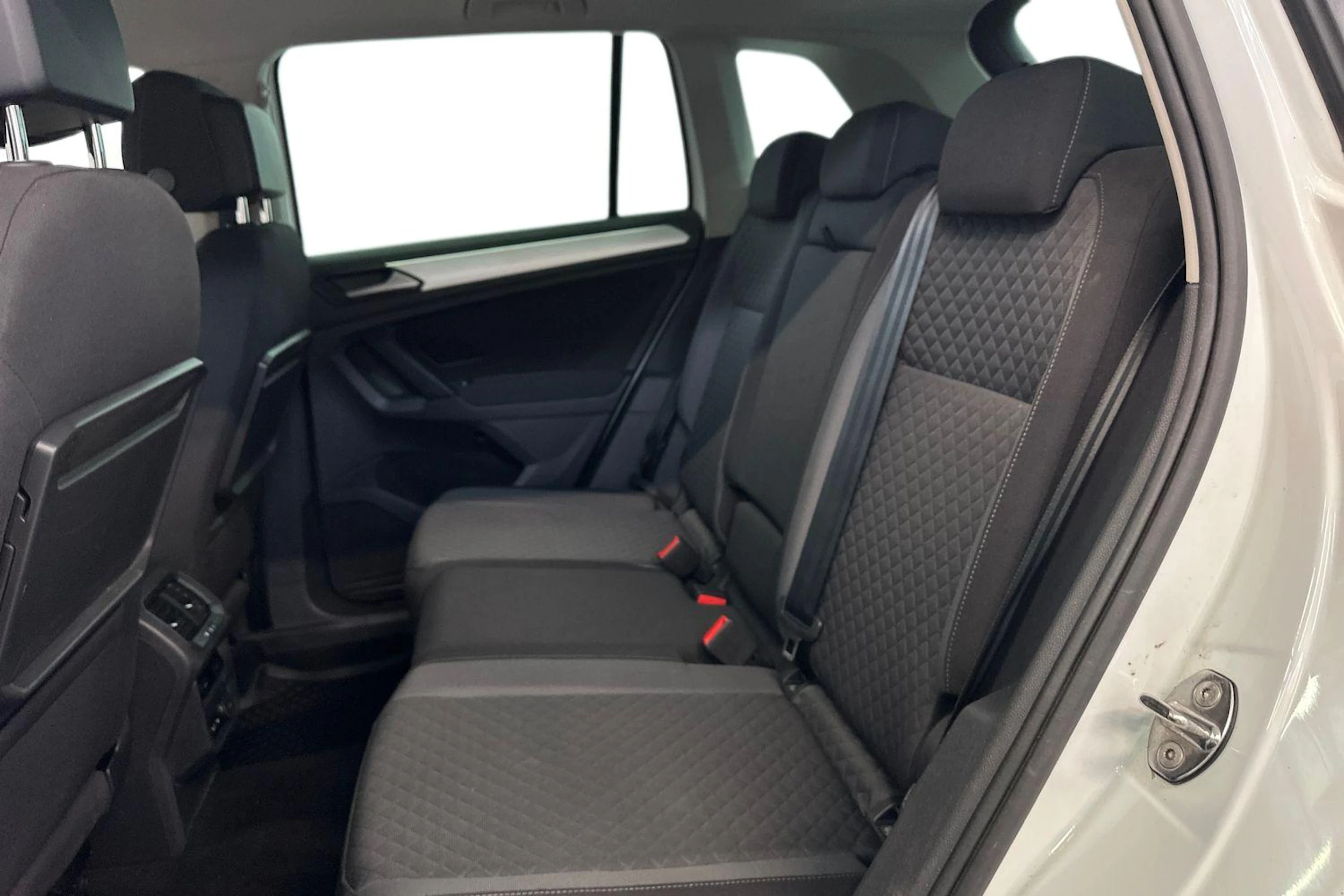 valkoinen Volkswagen Tiguan 2020 kuva 11.