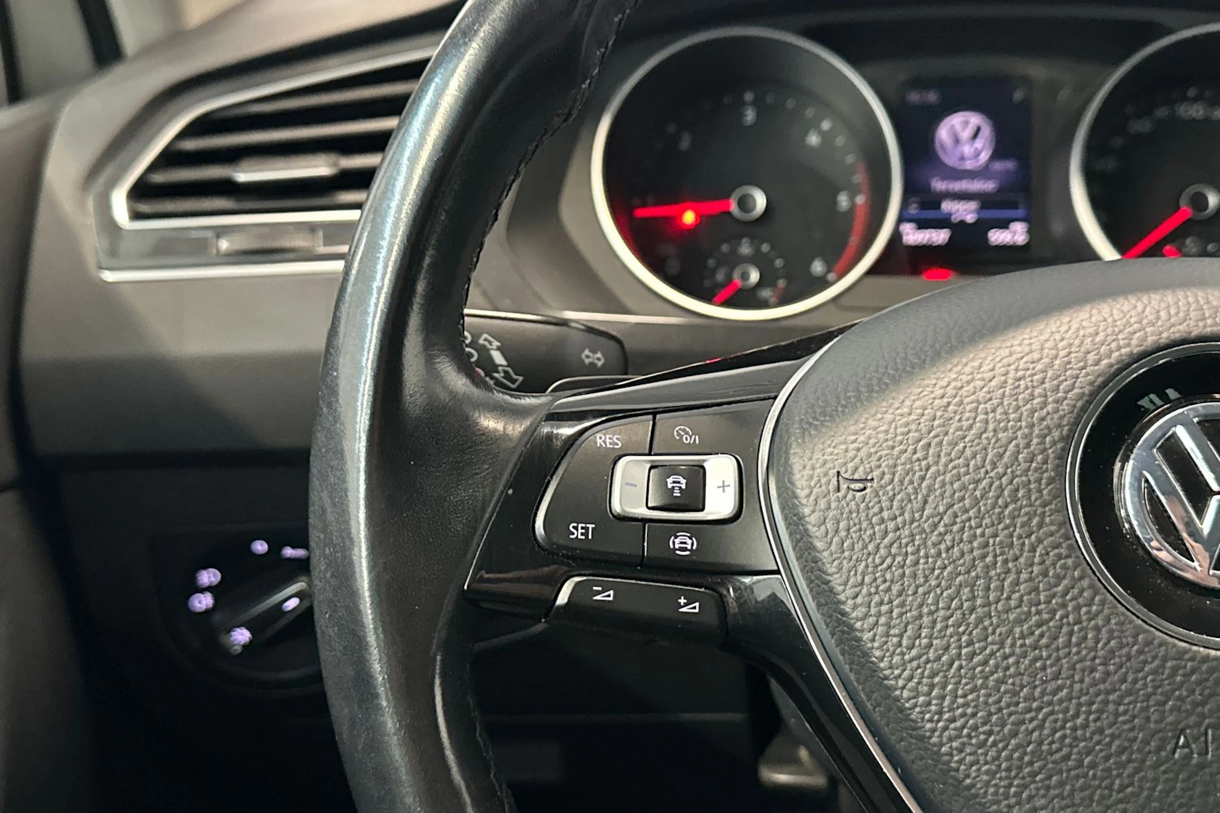valkoinen Volkswagen Tiguan 2020 kuva 17.