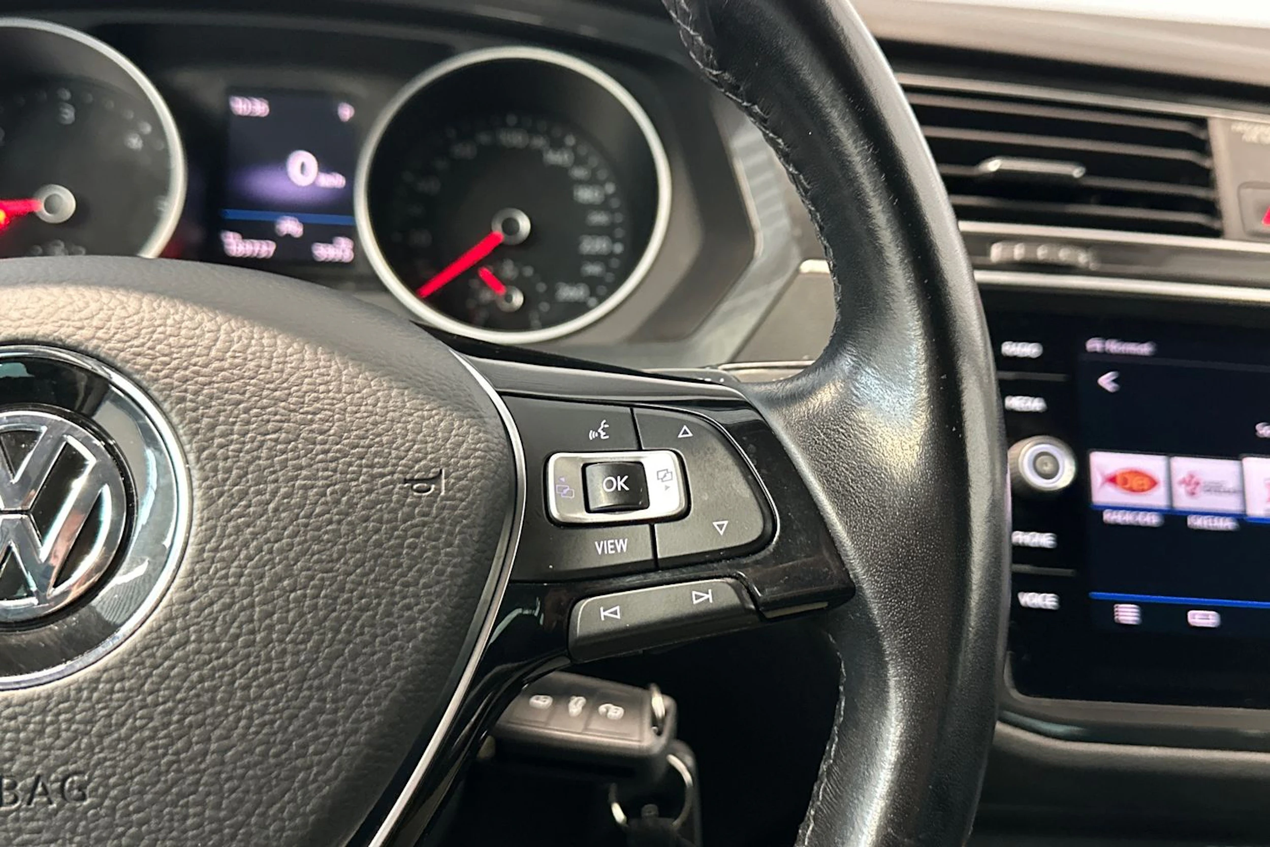 valkoinen Volkswagen Tiguan 2020 kuva 18.
