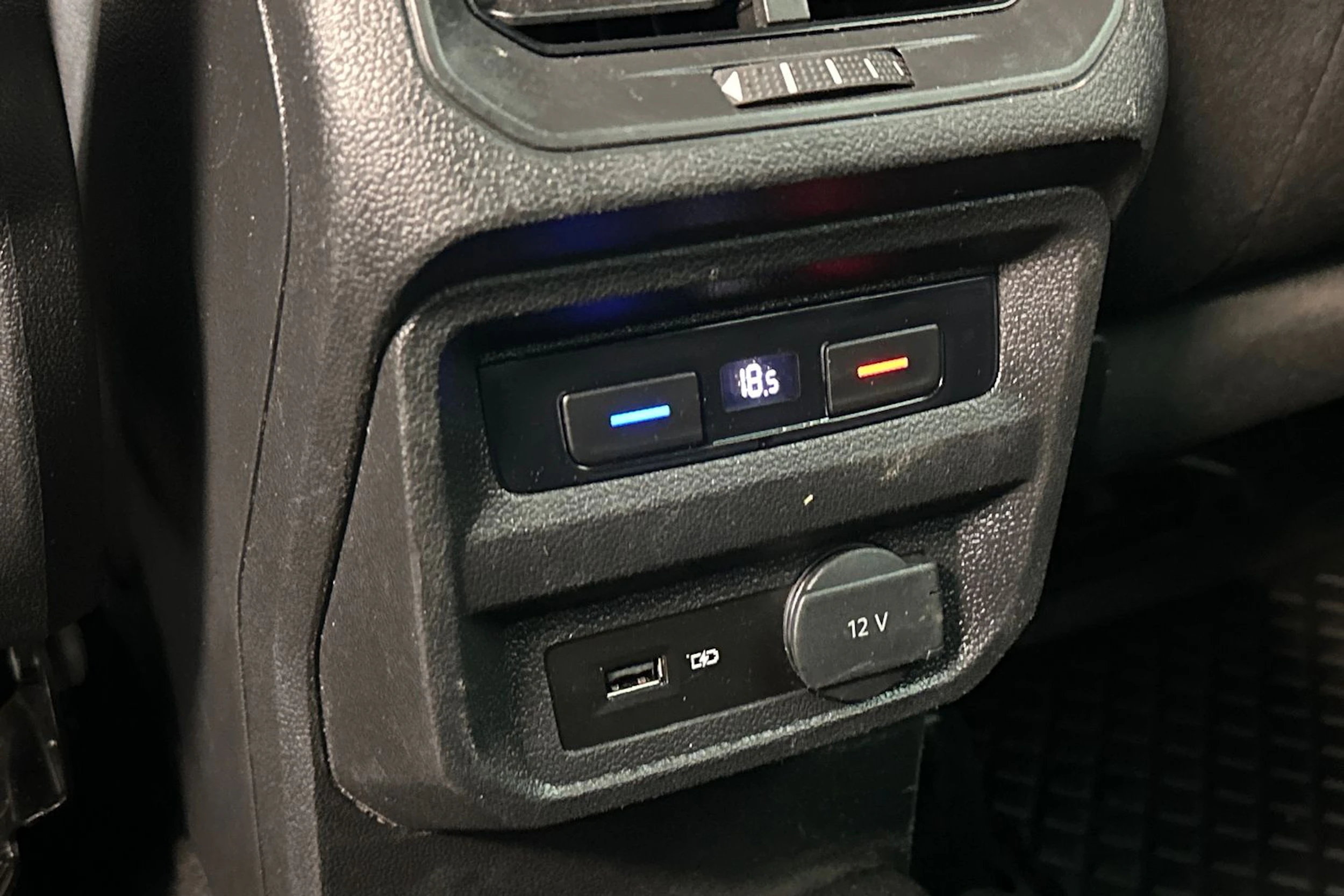 valkoinen Volkswagen Tiguan 2020 kuva 24.