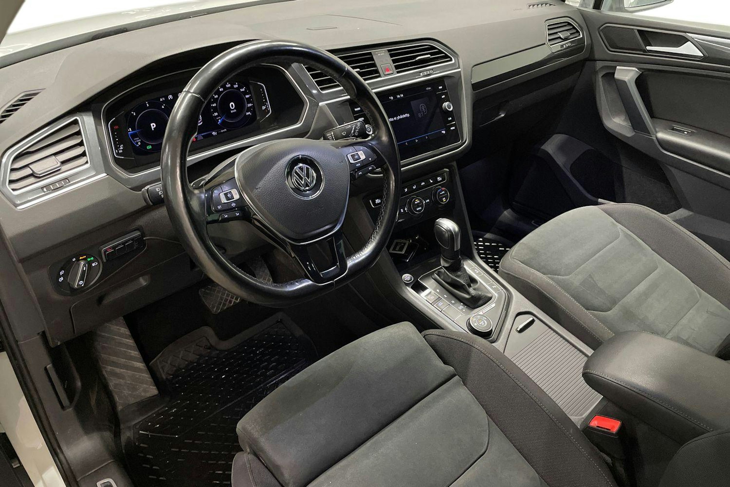 valkoinen Volkswagen Tiguan 2020 kuva 7.